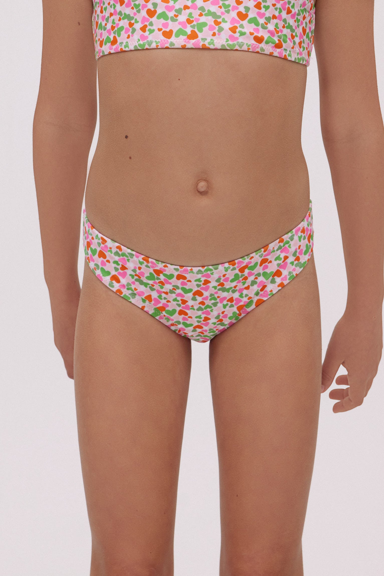 95123-1-braga-culetin-estampado-corazones-nina-ysabel-mora-multicolor