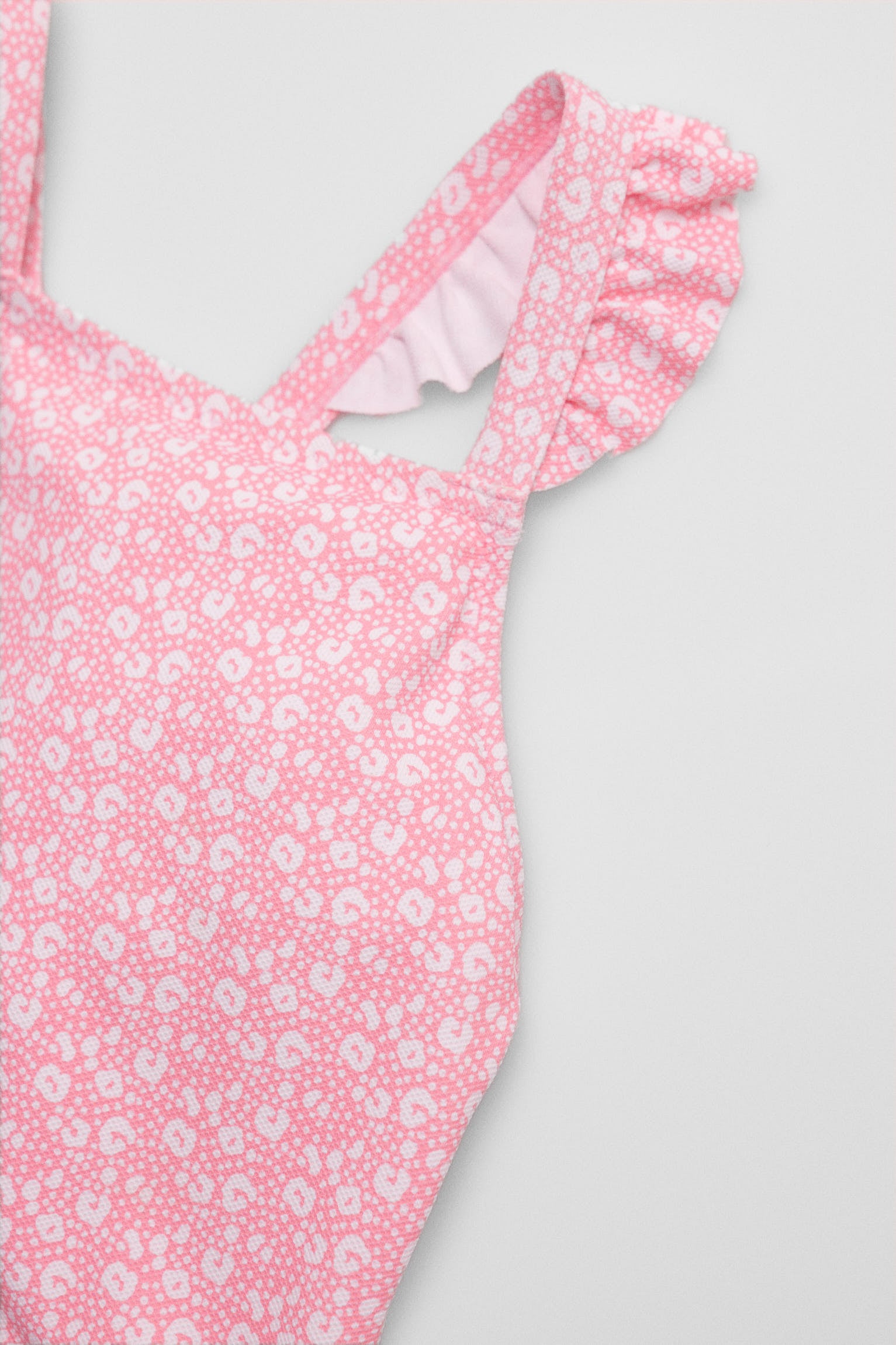 Costume da bagno da bambina con volant e spalline incrociate, stampa leopardata rosa