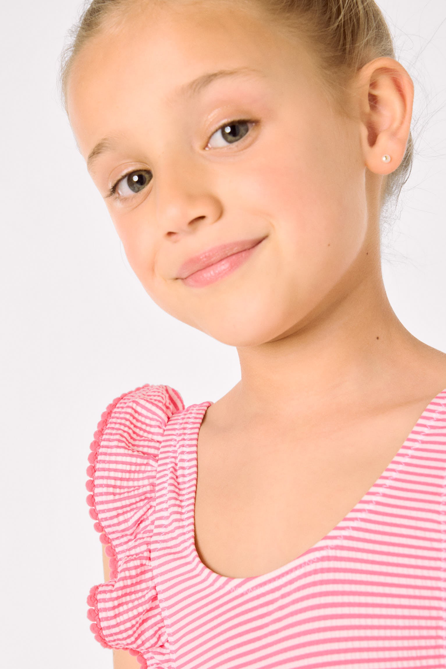 Costume da bagno da bambina con stampa a righe arricciate