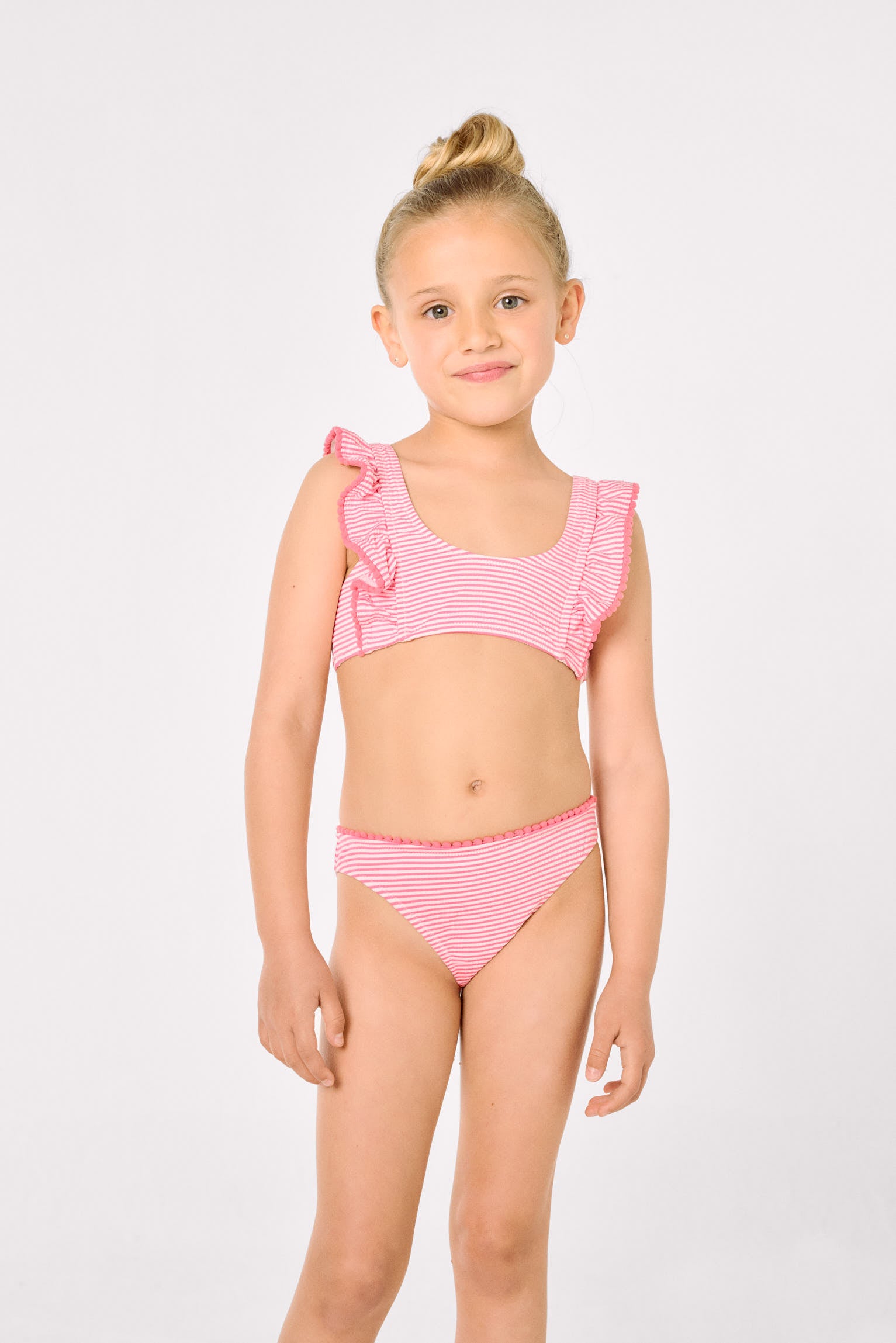 Bikini da bambina con volant e stampa a righe