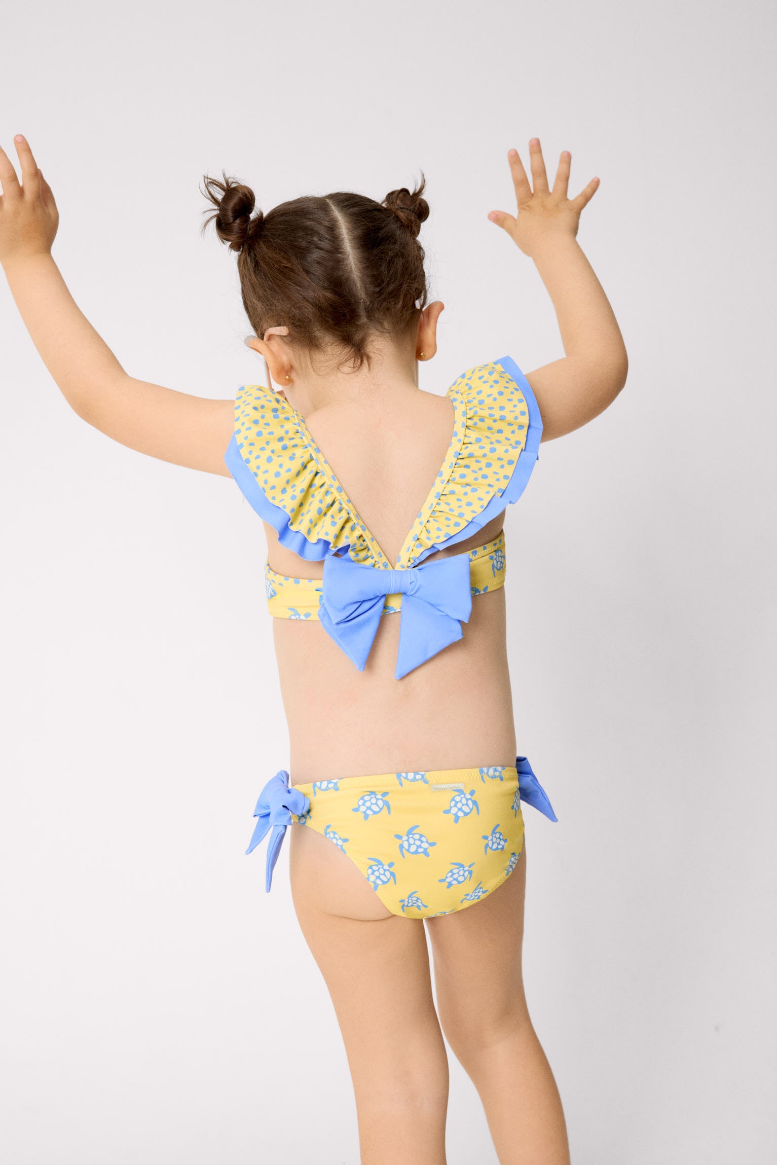 Bikini da bambina con volant e fiocchi, stampa tartaruga