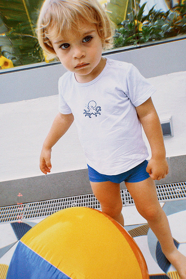Set baby composto da costume boxer e maglietta bianca polipo