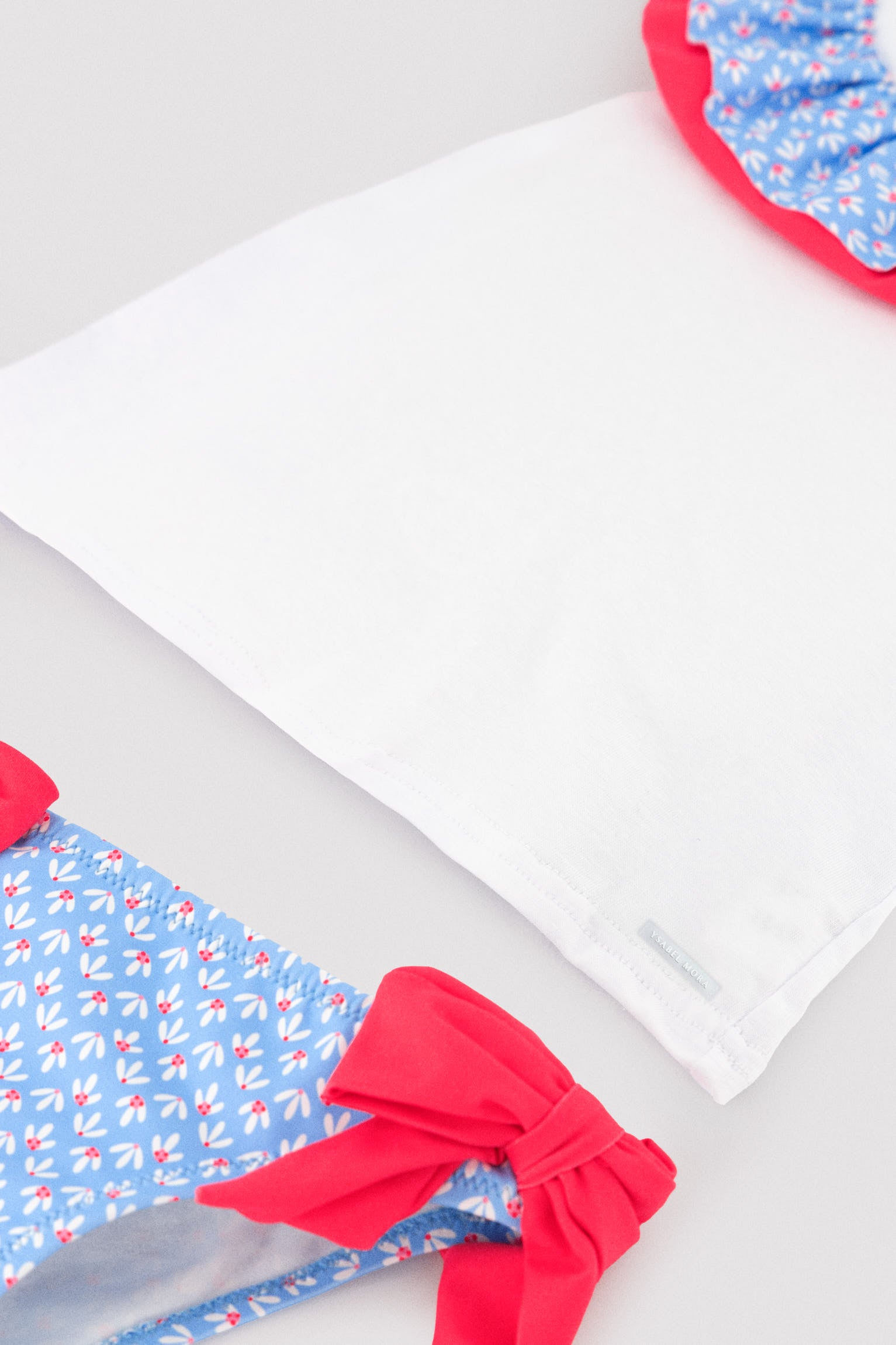 Set per neonato: maglietta e pantaloncini con volant e fiocco, stampa floreale