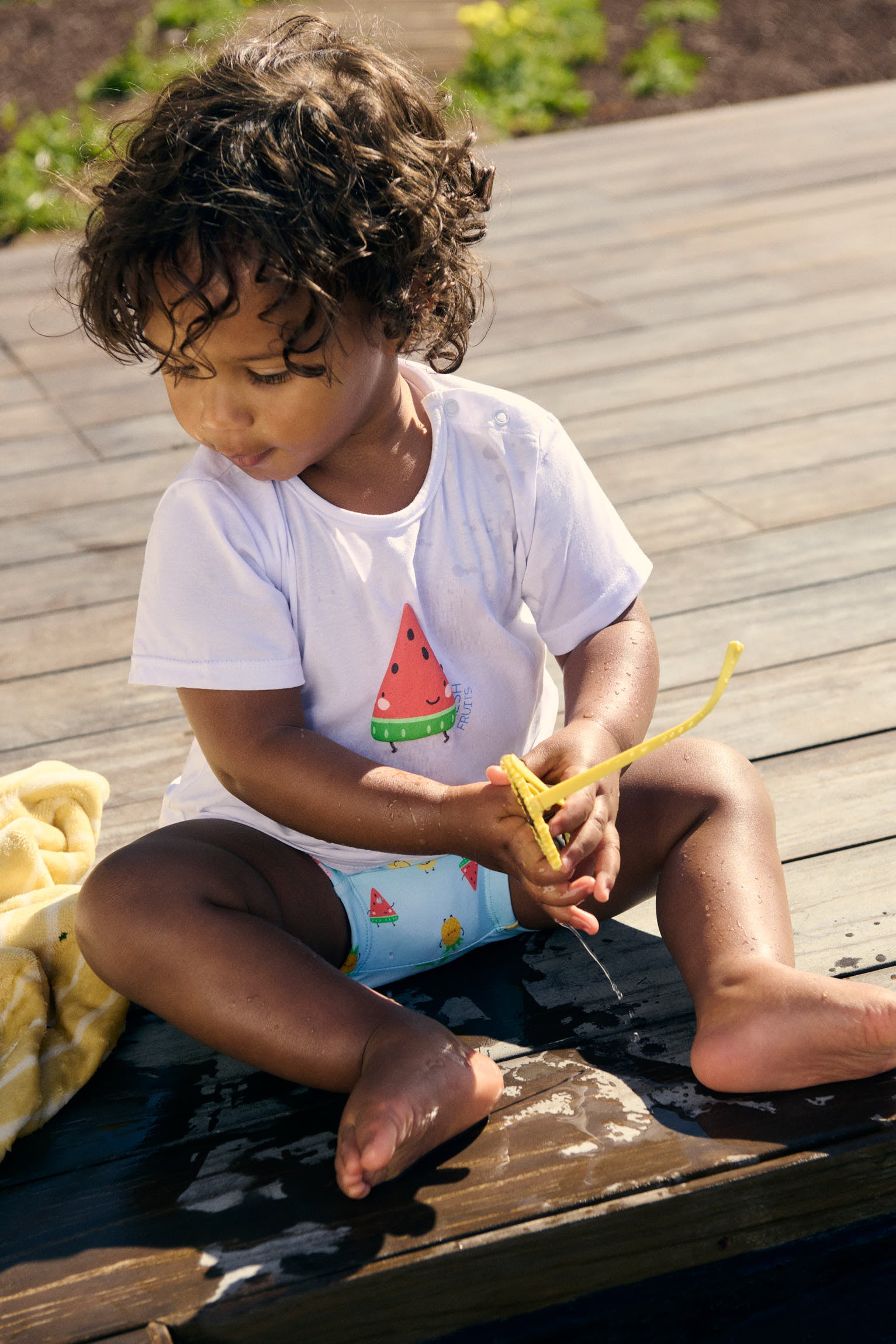 Set costume da bagno con maglietta e boxer con stampa di frutta per bambini