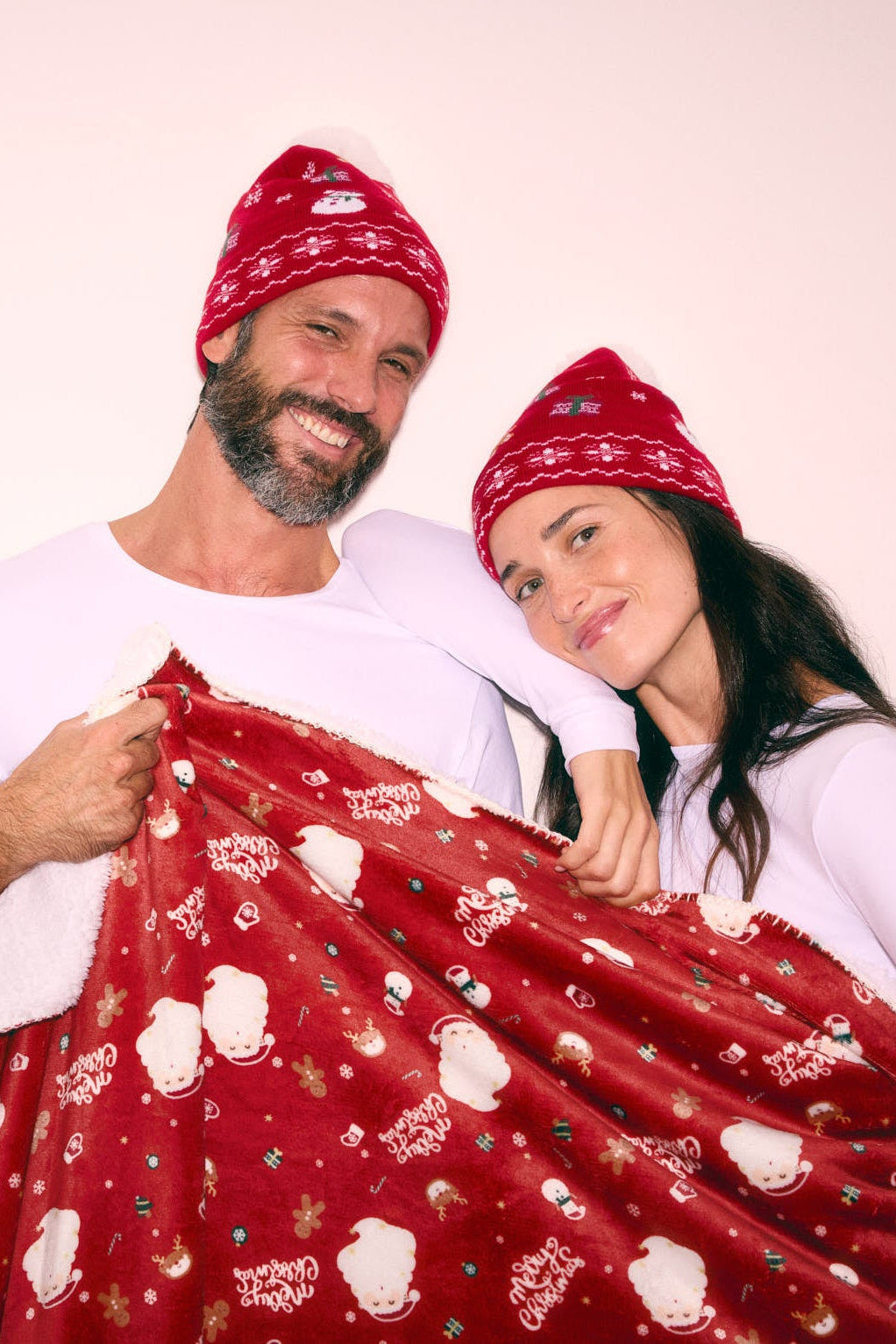 Berretto unisex con pompon e stampa natalizia