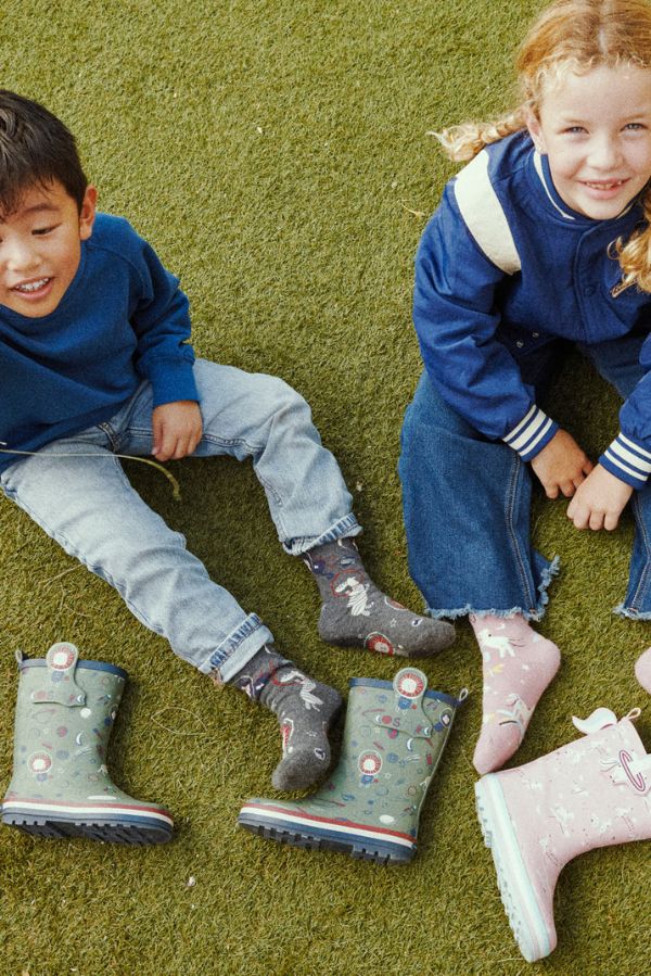 Calzini regalo che si abbinano al look antipioggia