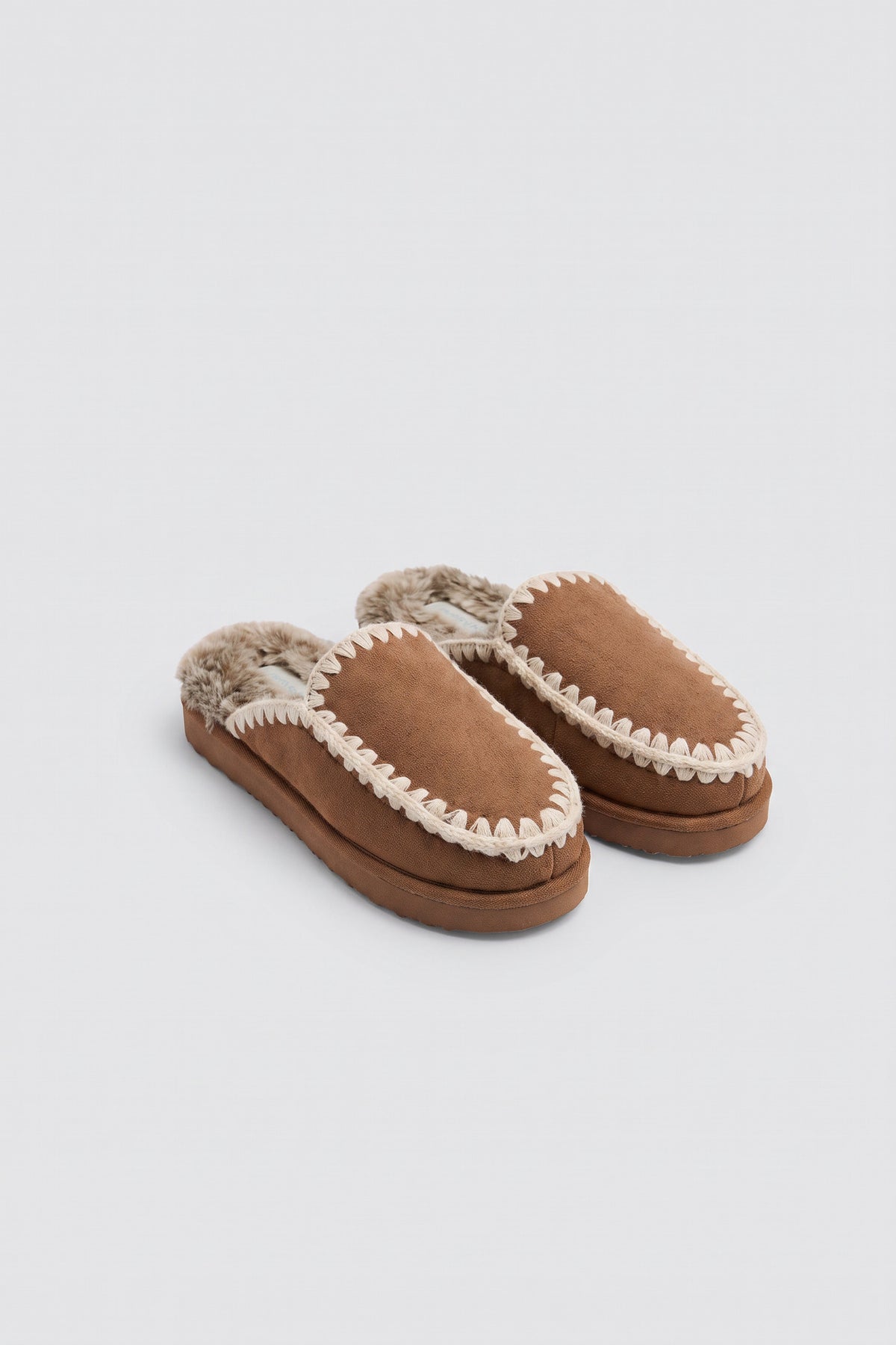Pantofole da casa stile mocassino color cammello
