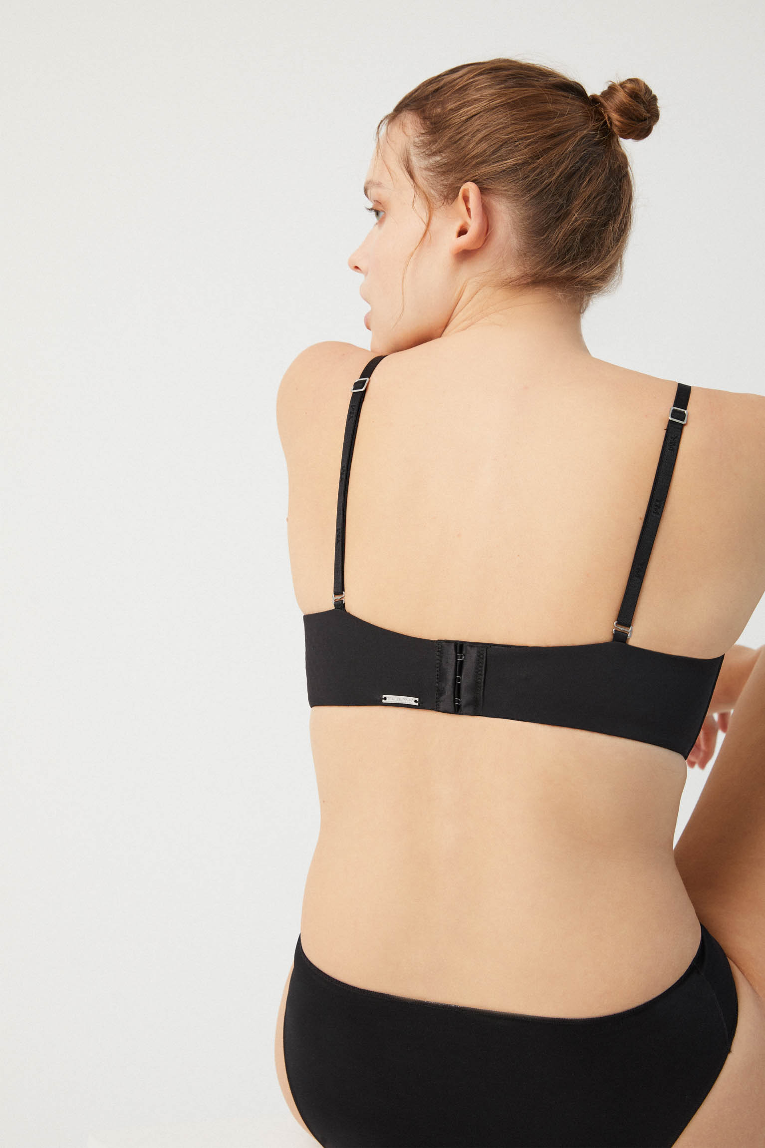 10017-sujetador-sin-tirantes-multiposicion-negro-4 - Negro