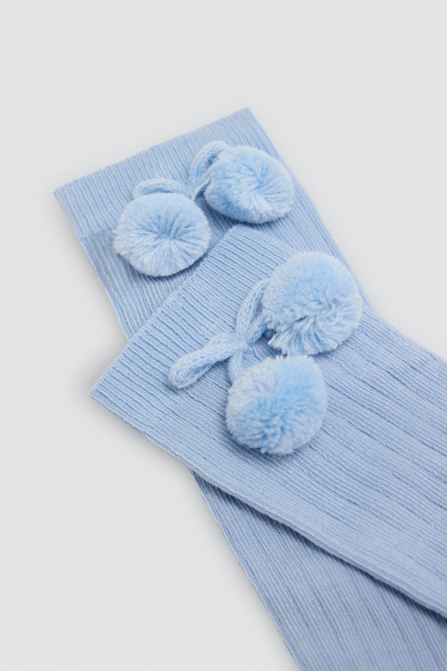 Calcetín bambino largo detalle pompones azul