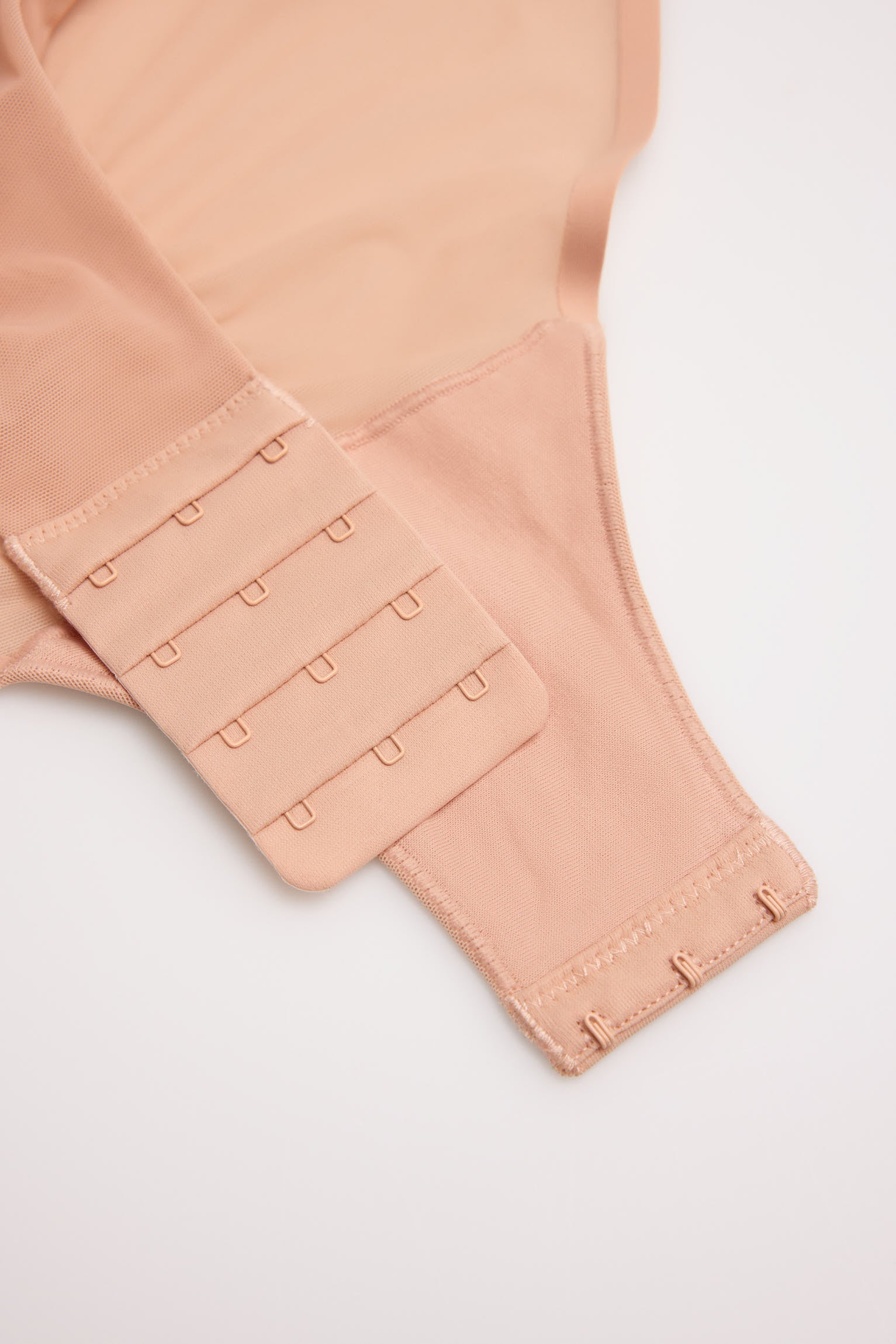 10189-05-nomarks-body-de-control-con-acabados-invisibles-nude-ysabel-mora