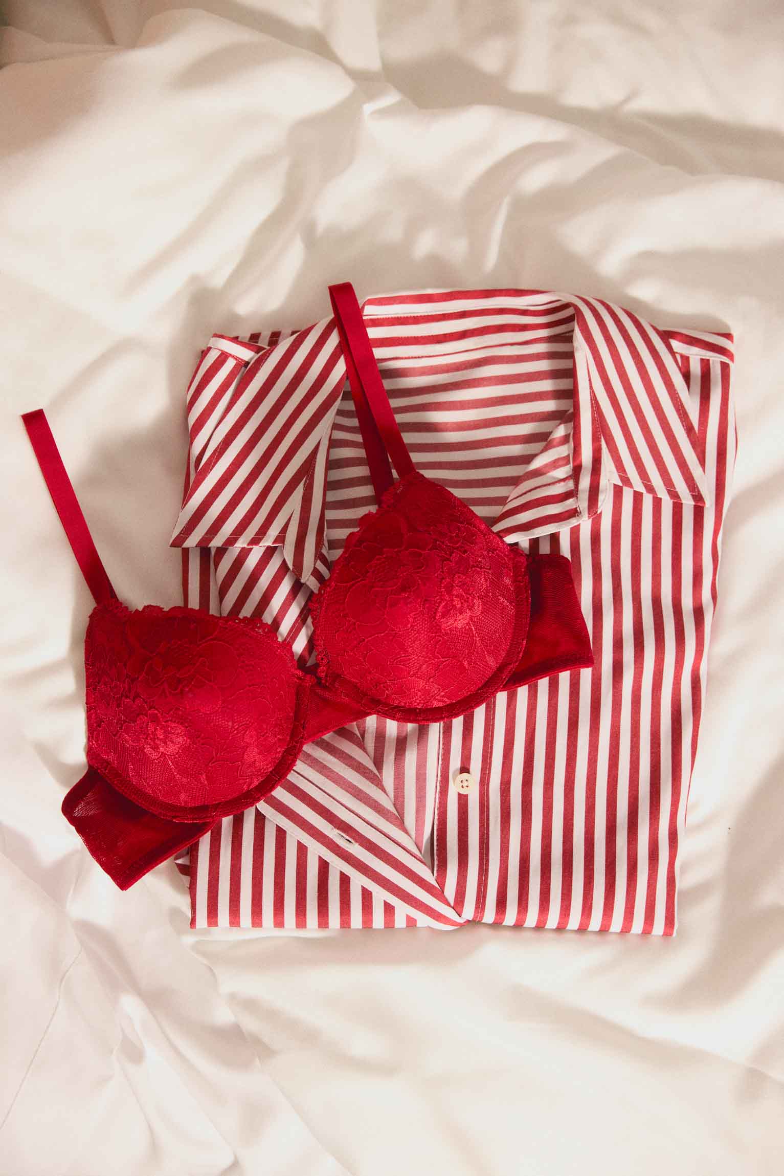 Reggiseno push-up con ferretto incrociato sulla schiena rosso