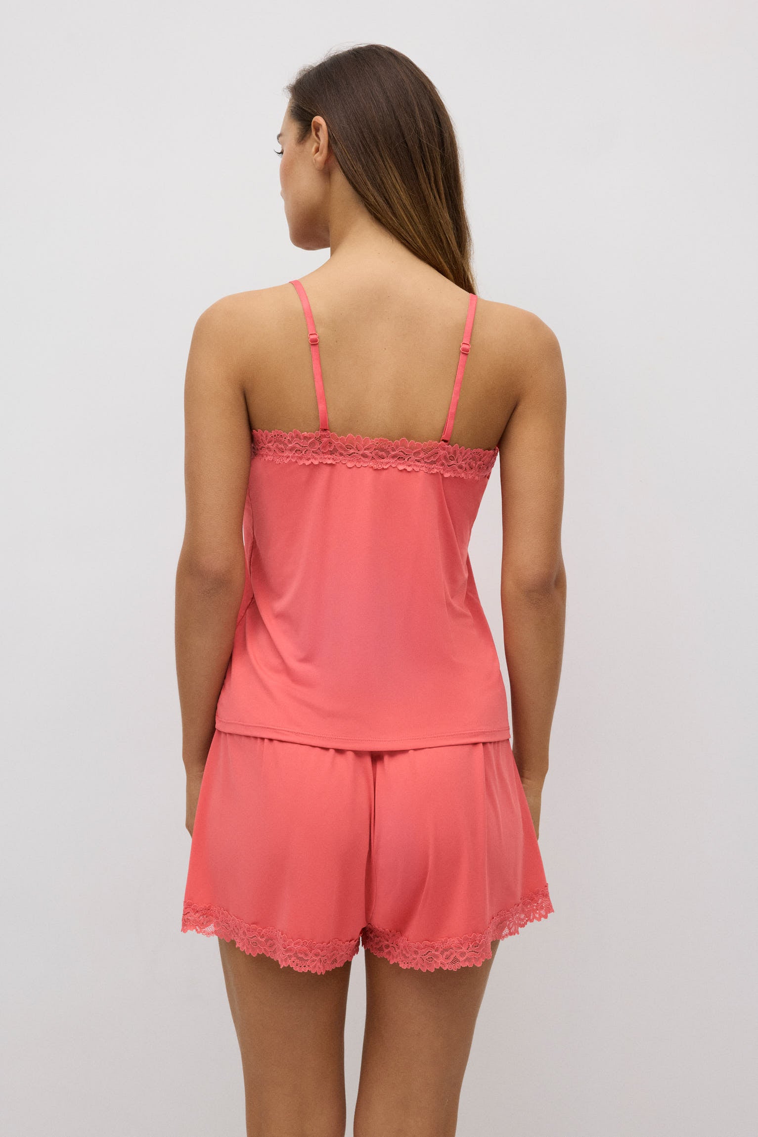 10758-11-conjunto-ropa-comoda-camiseta-tirantes-y-pantalon-corto-mujer-ysabel-mora-coral