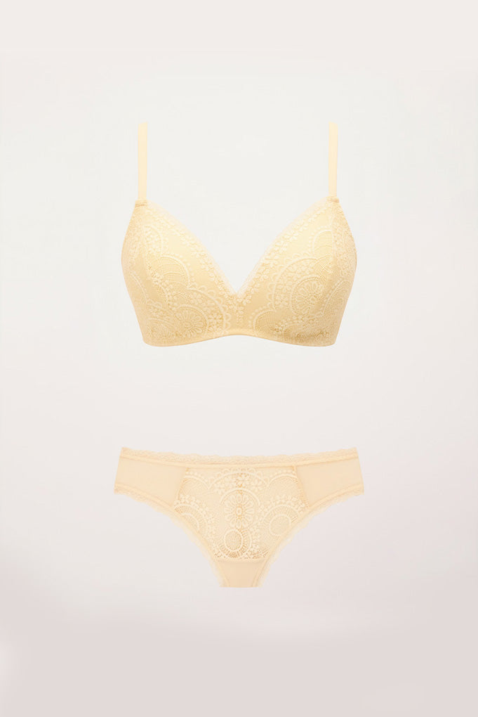 Completo intimo giallo: reggiseno senza ferretto e slip brasiliani