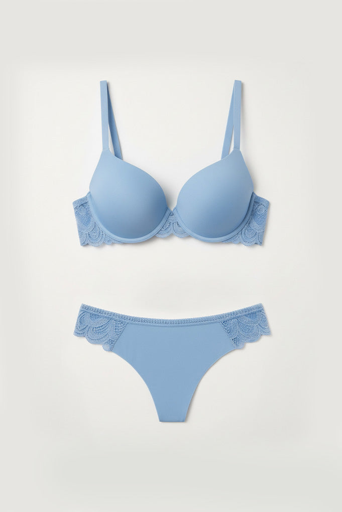 Completo intimo: reggiseno con ferretto e perizoma blu
