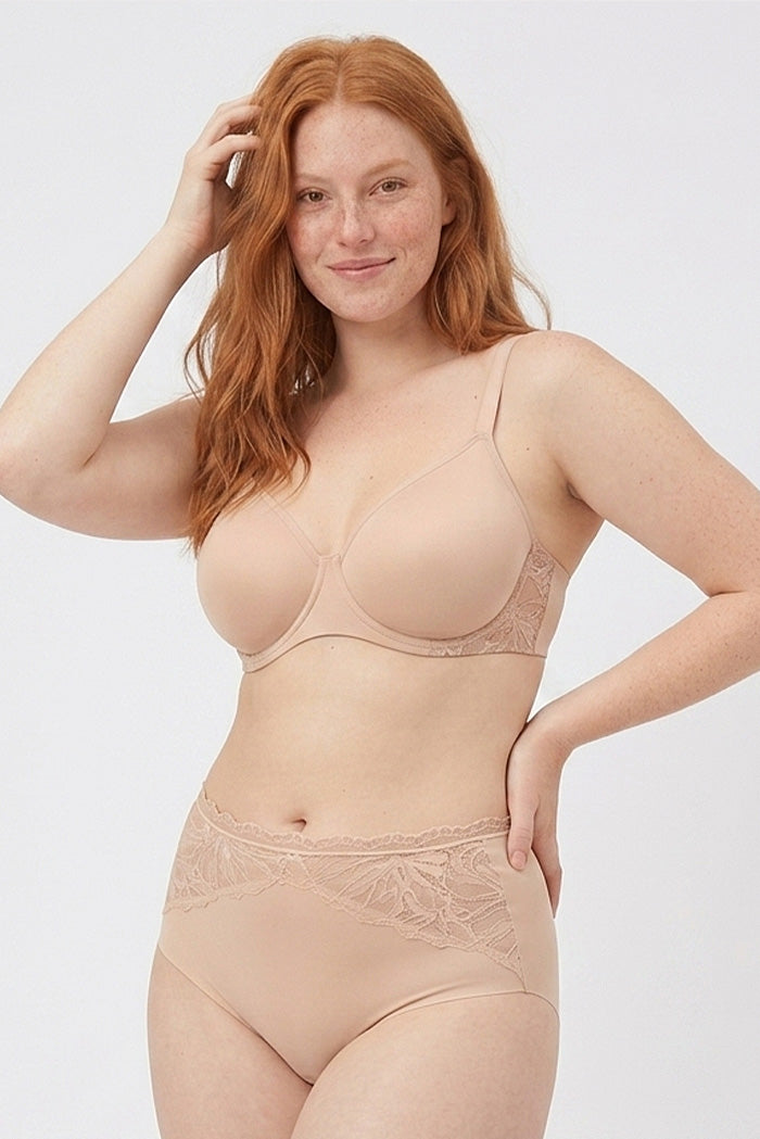 Slip a vita alta con dettagli in pizzo color carne