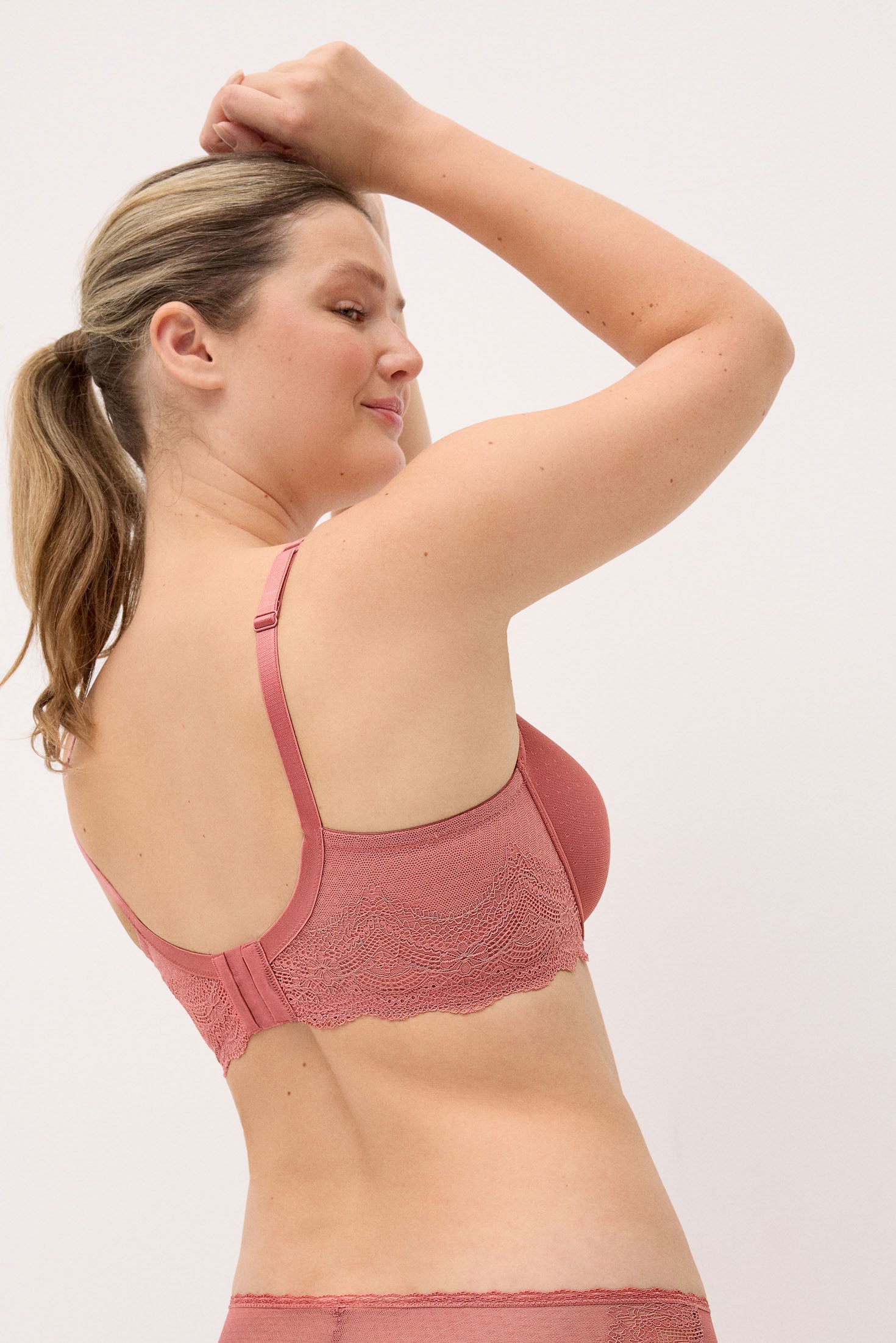 Sujetador capacidad con aro con relleno plumeti rosa - Ysabel Mora
