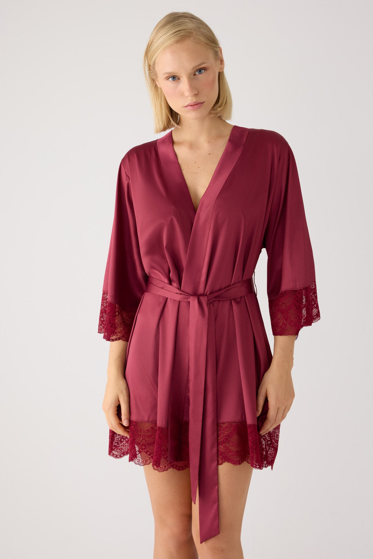 Bata raso lencera bordeaux | Paula Echevarría Limited Edition