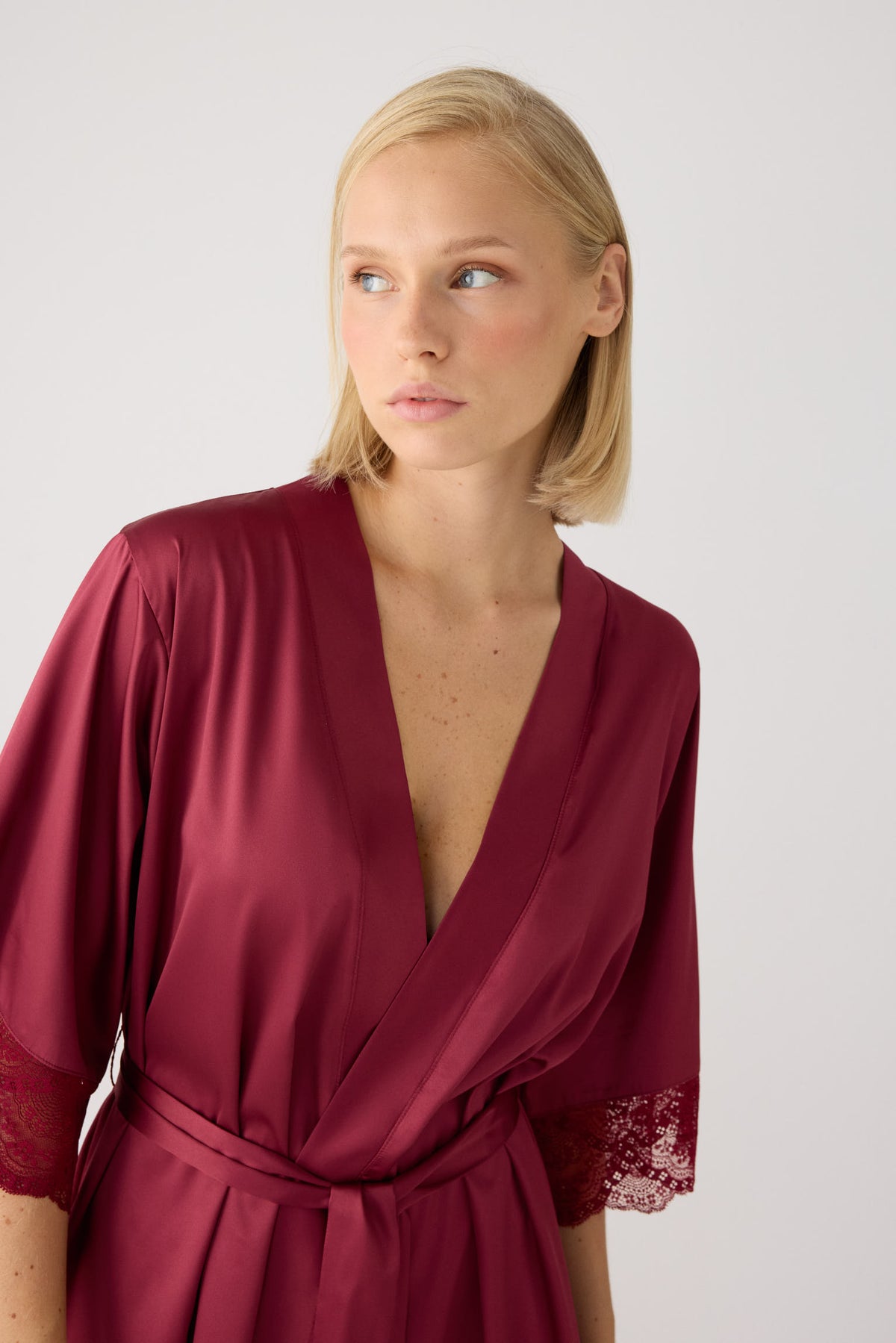Bata raso lencera bordeaux | Paula Echevarría Limited Edition