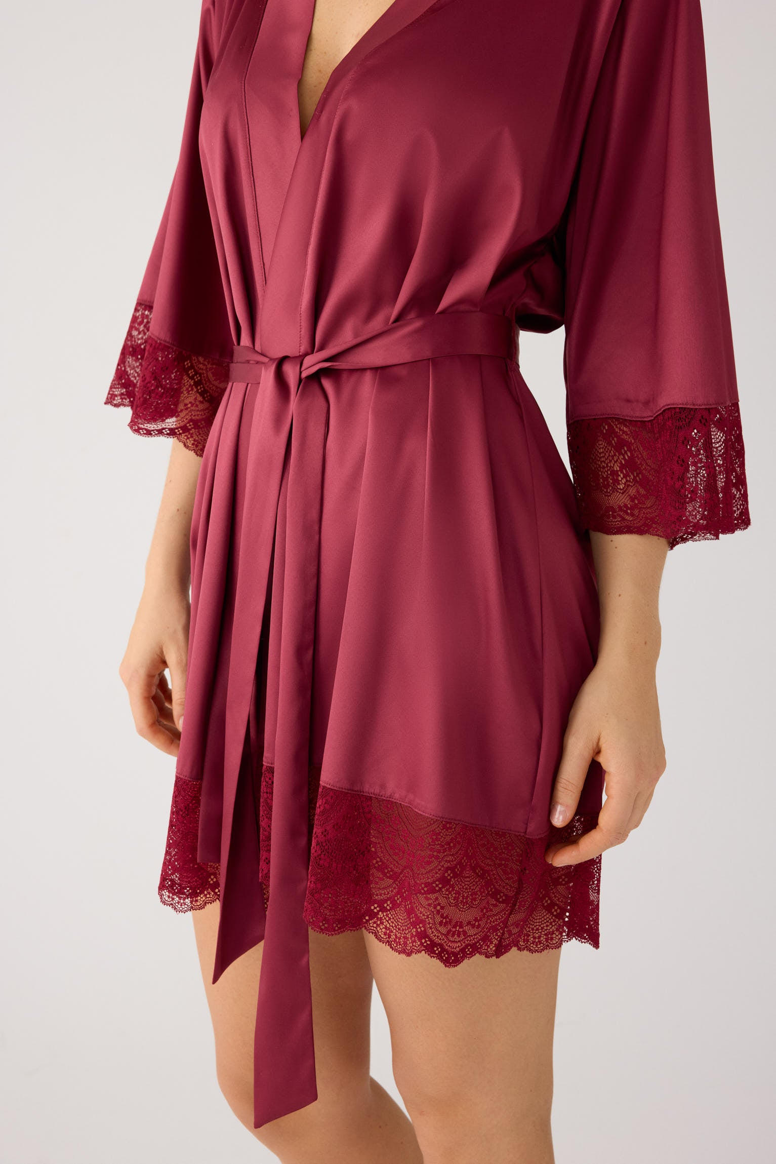 Bata raso lencera bordeaux | Paula Echevarría Limited Edition