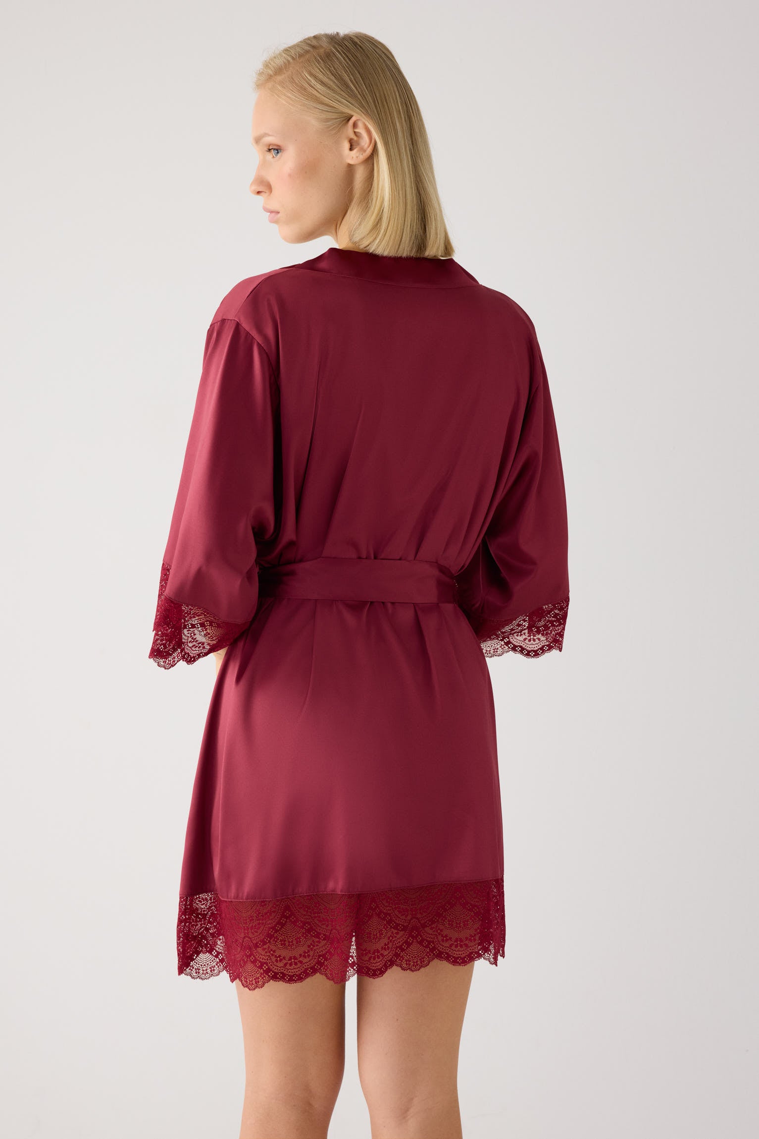 Bata raso lencera bordeaux | Paula Echevarría Limited Edition