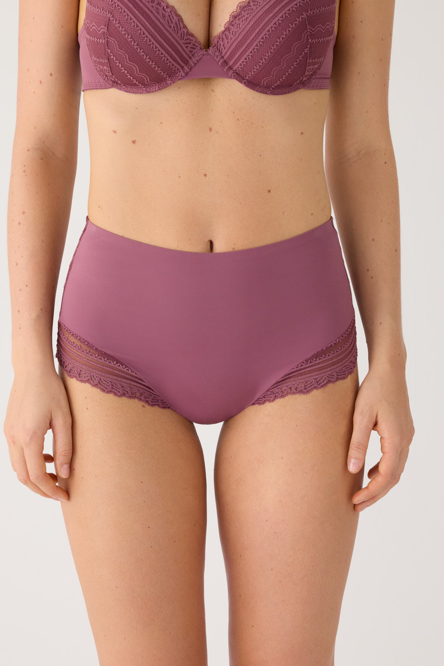 Slip a vita alta pizzo rosa