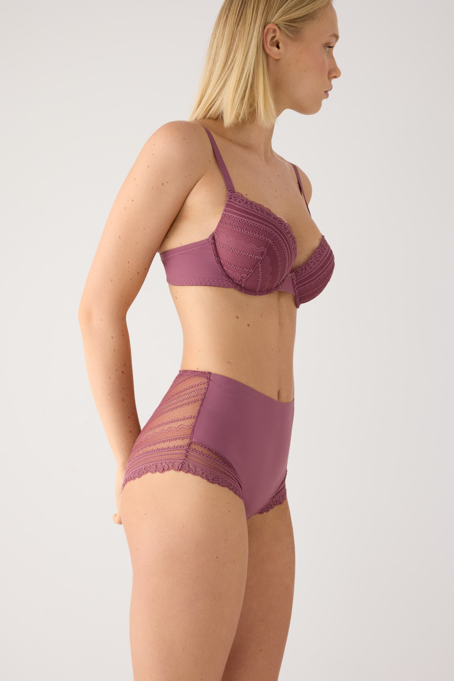 Slip a vita alta pizzo rosa