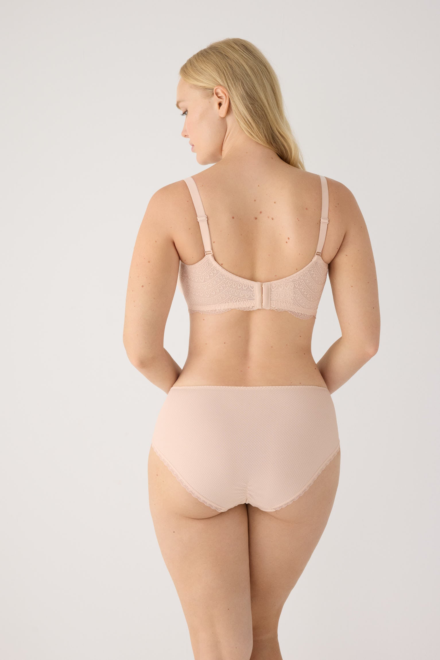 Slip midi pizzo nude | Paula Echevarria