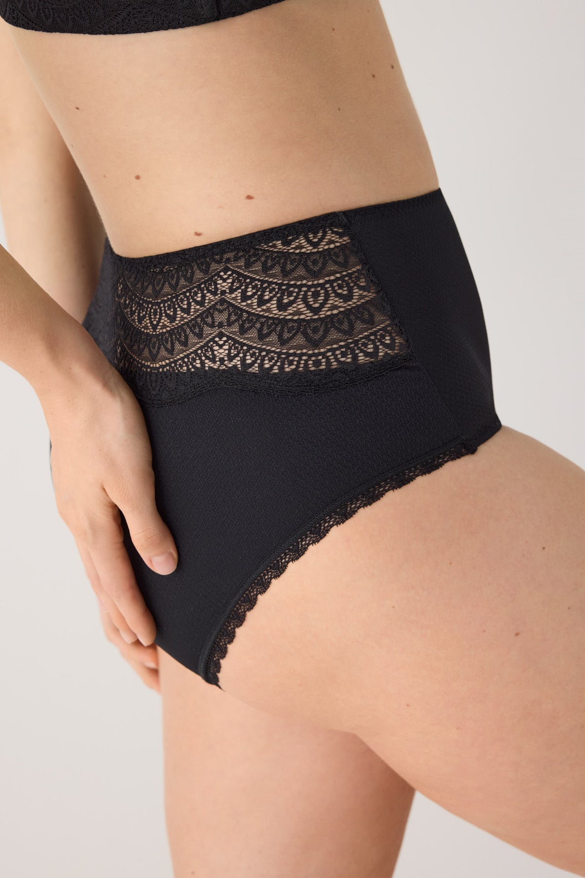 Slip a vita alta pizzo nero