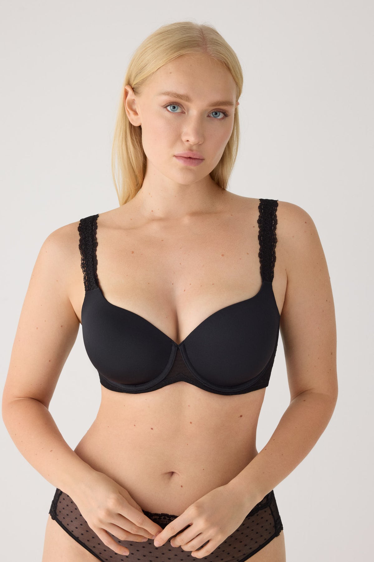 Reggiseno capacidad con ferretto imbottito pizzo nero | Paula Echevarría
