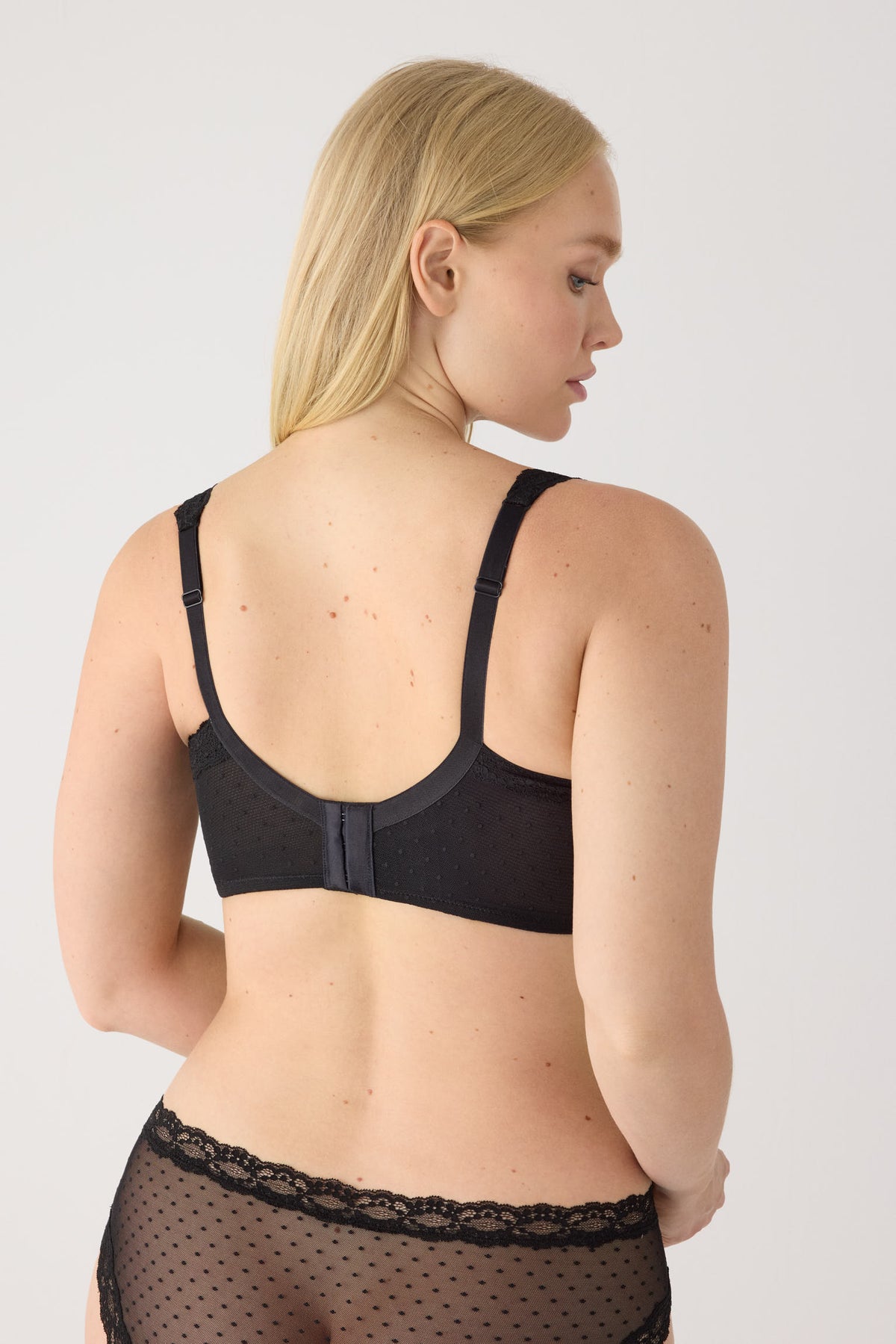 Reggiseno capacidad con ferretto imbottito pizzo nero | Paula Echevarría