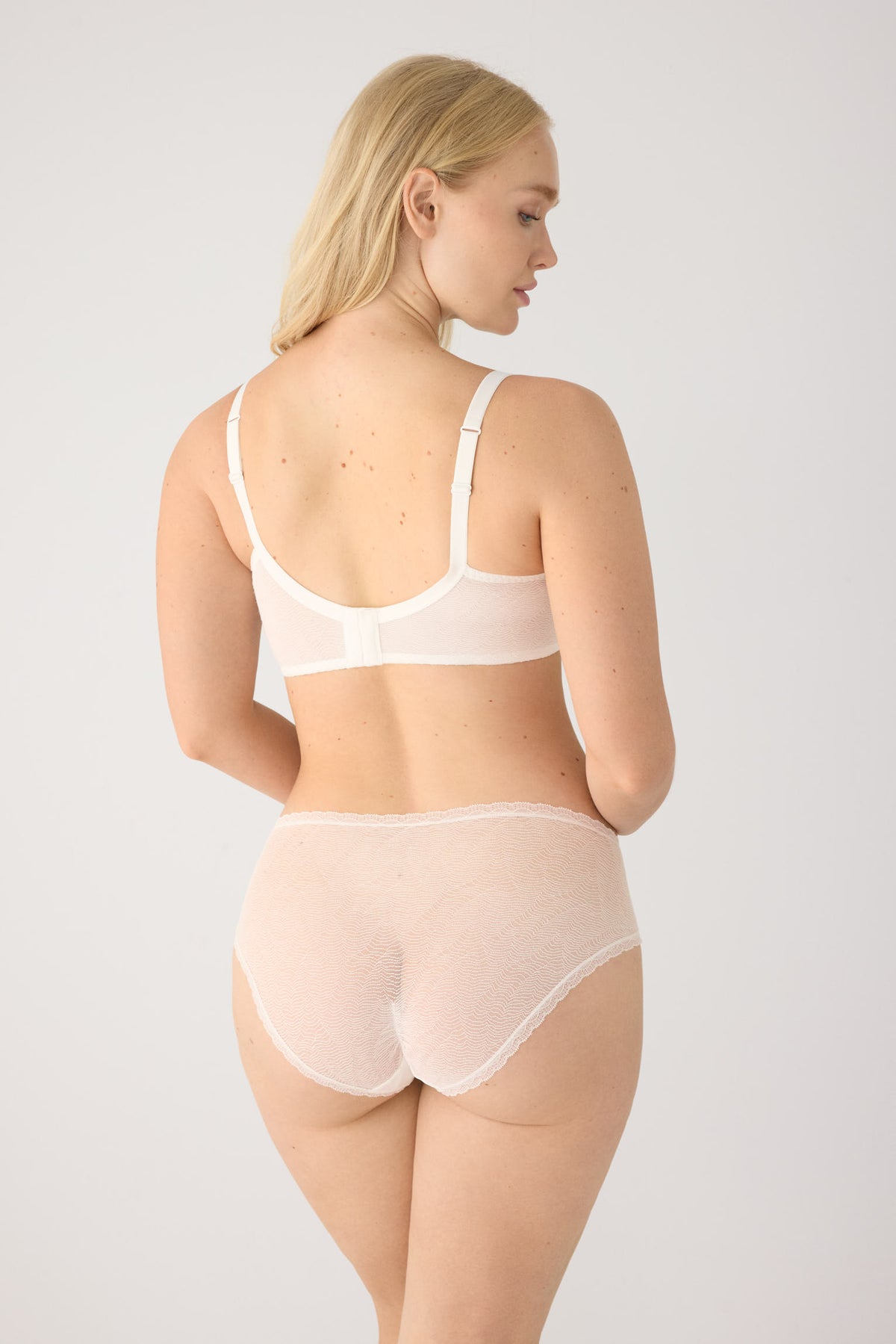 Completo reggiseno capacidad con ferretto imbottito e slip midi texture avorio