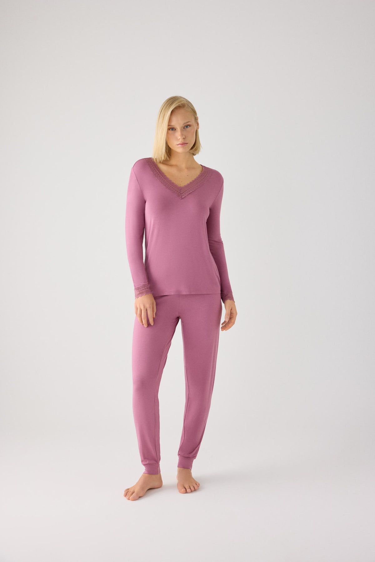 Pijama largo de donna ligero y suave con pantalón jogger rosa