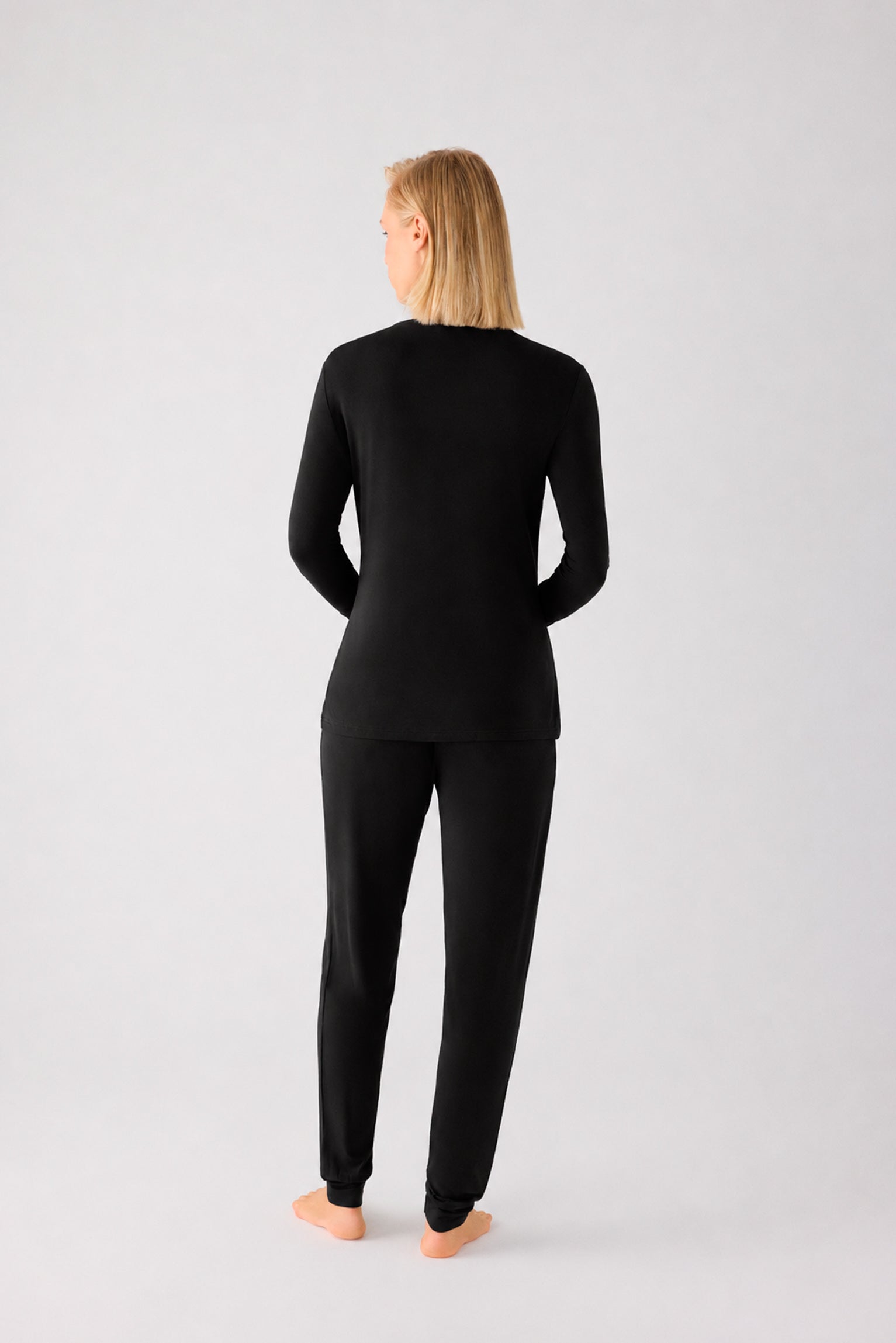 Pijama largo de donna ligero y suave con pantalón jogger negro