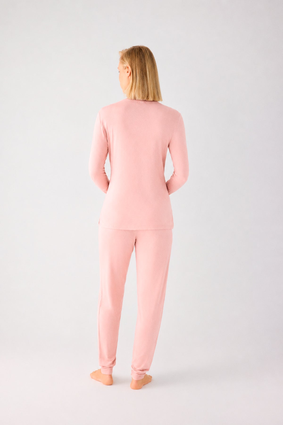 Pijama largo de donna ligero y suave con pantalón jogger nude