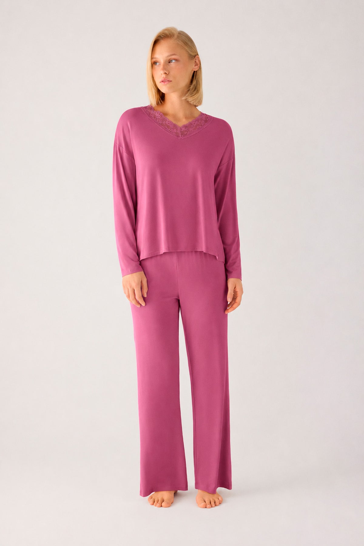 Pijama largo de donna ligero y suave con pantalón ancho rosa
