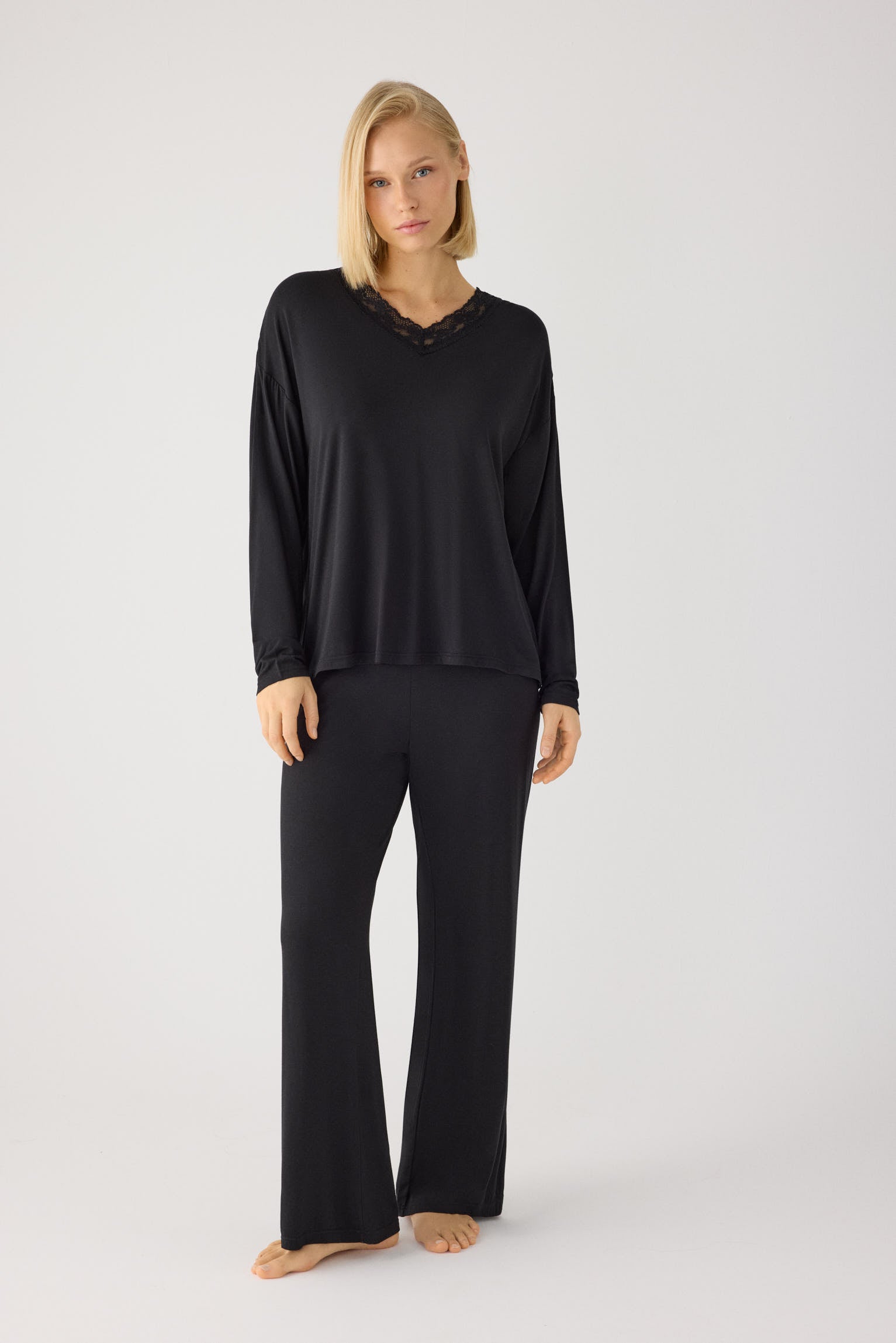 Pijama largo de donna ligero y suave con pantalón ancho negro