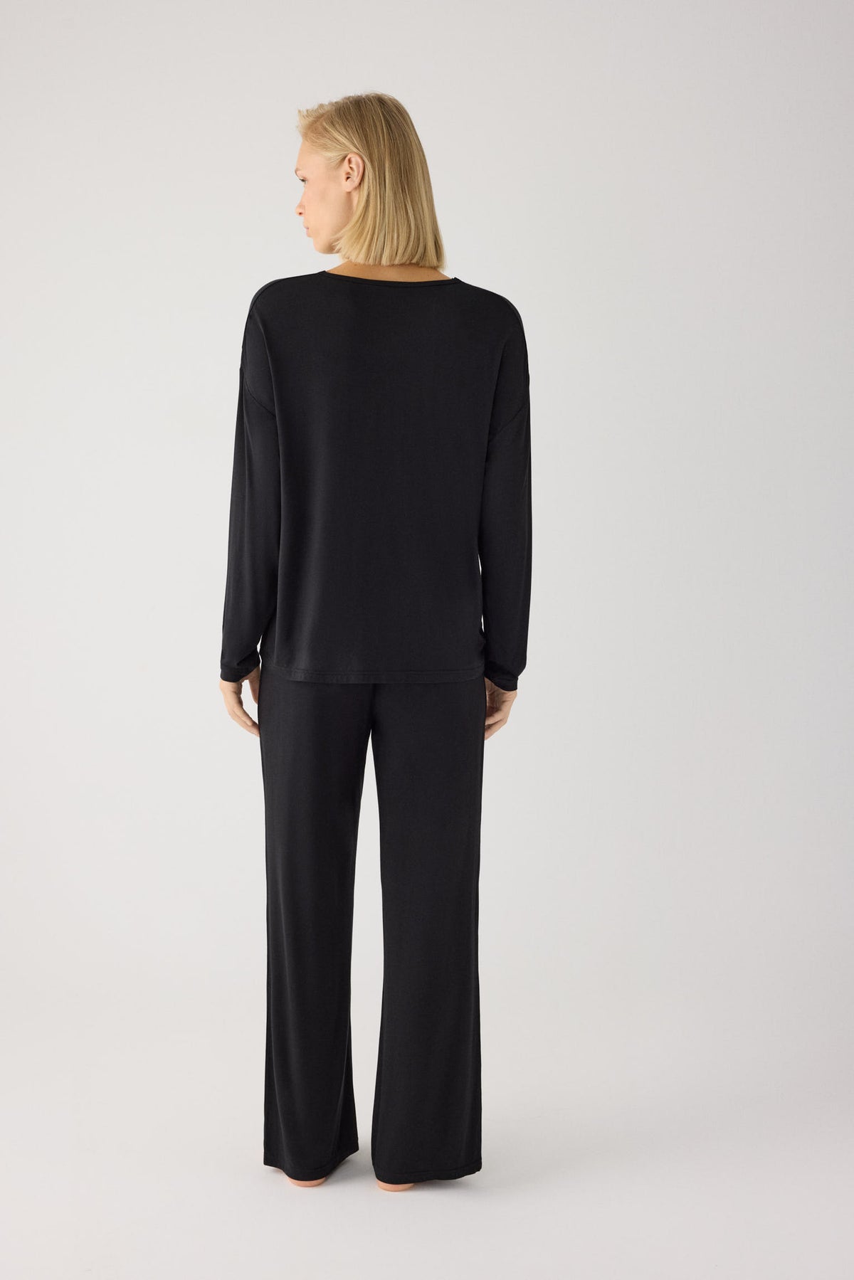 Pijama largo de donna ligero y suave con pantalón ancho negro
