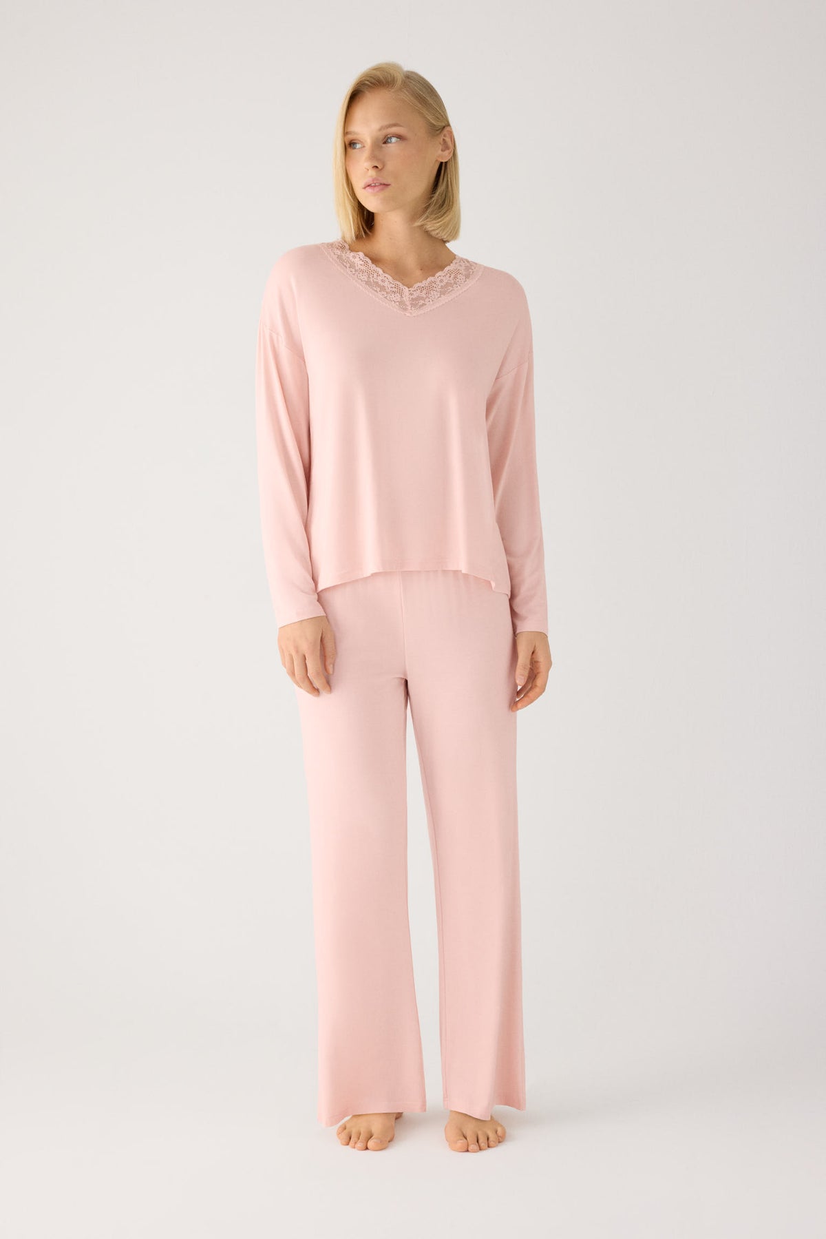 Pijama largo de donna ligero y suave con pantalón ancho nude