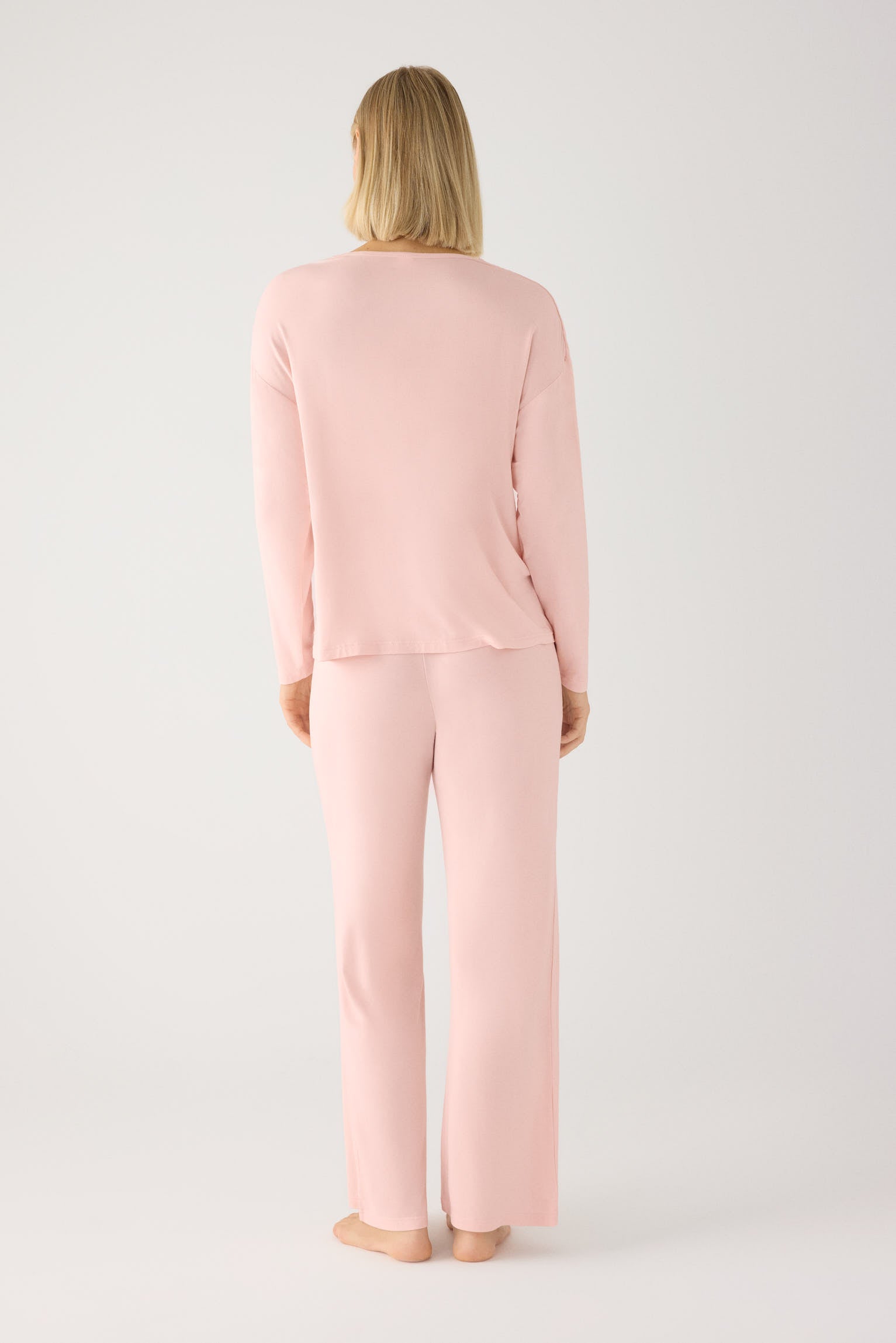 Pijama largo de donna ligero y suave con pantalón ancho nude