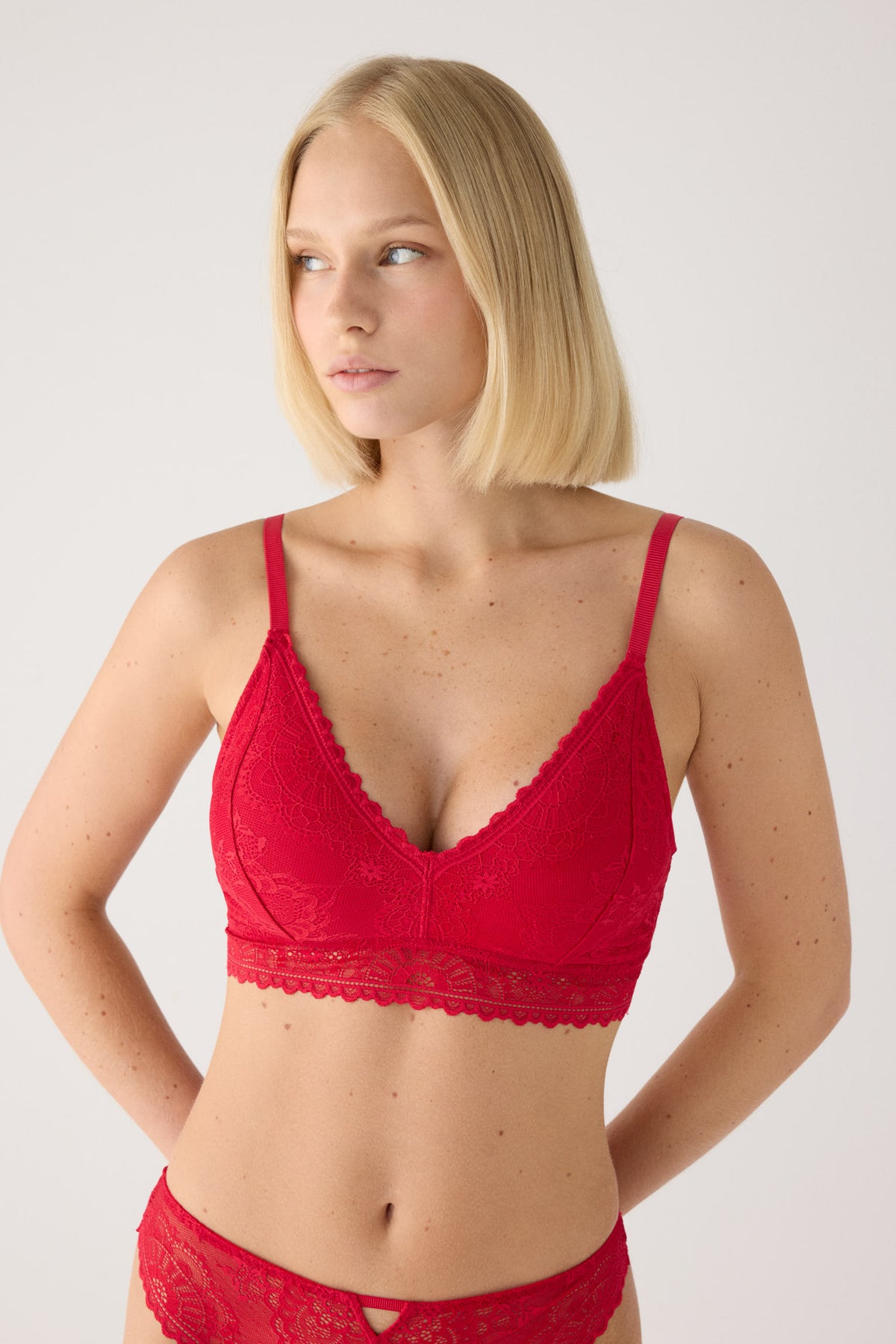 Reggiseno bralette senza ferretto imbottito pizzo rosso | Paula Echevarría
