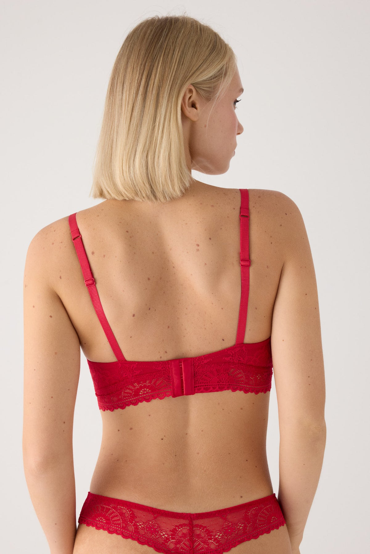Reggiseno bralette senza ferretto imbottito pizzo rosso | Paula Echevarría