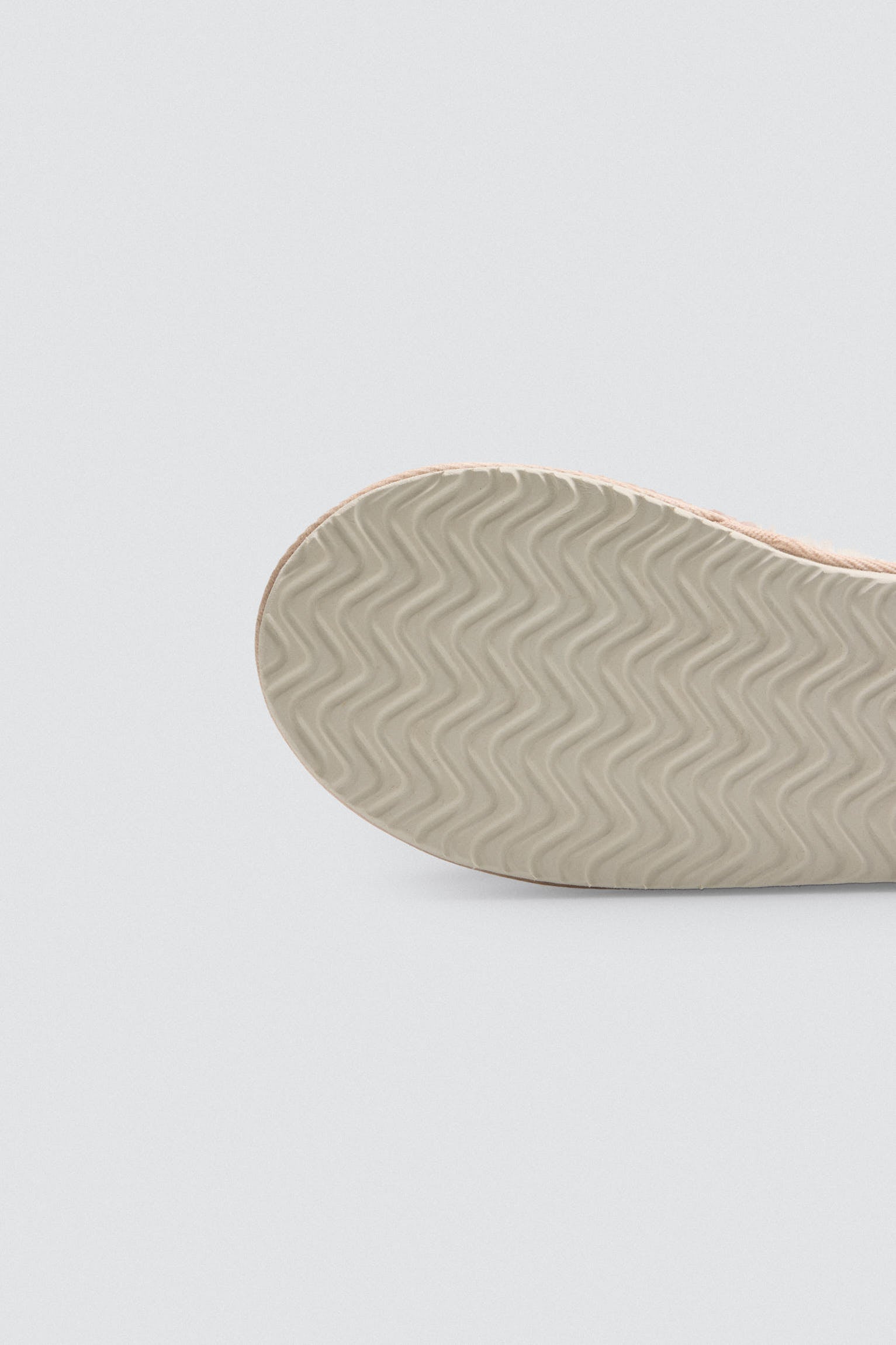 14148-5-zapatillas-de-casa-detalle-doble-pompon