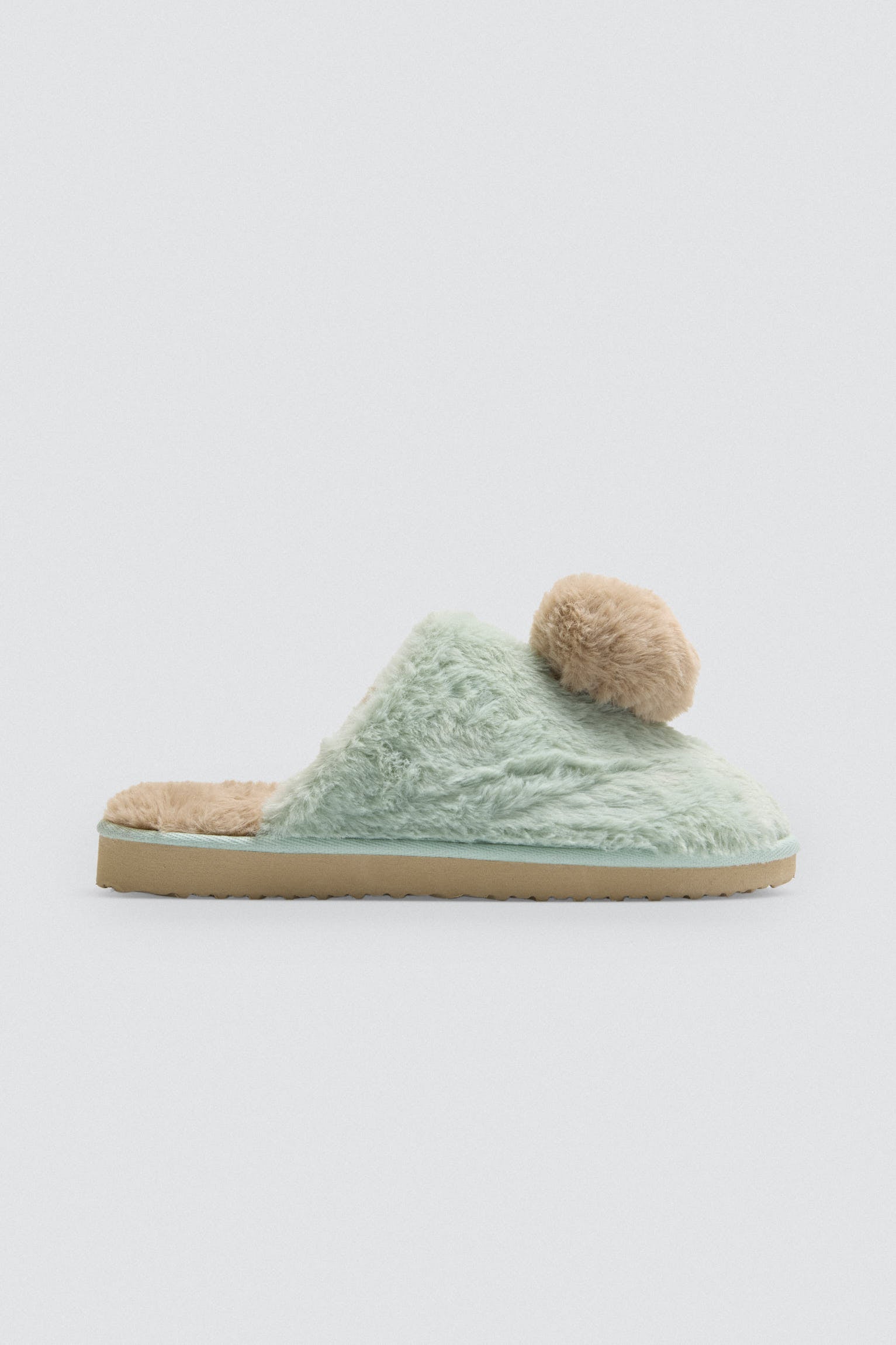 14151-1-zapatillas-de-casa-pompones-y-pelo-suave