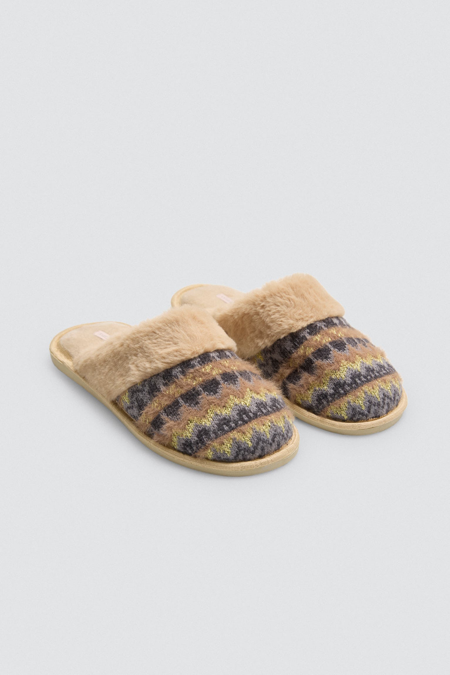 14156-2-zaptillas-de-casa-pelo-estampado-etnico
