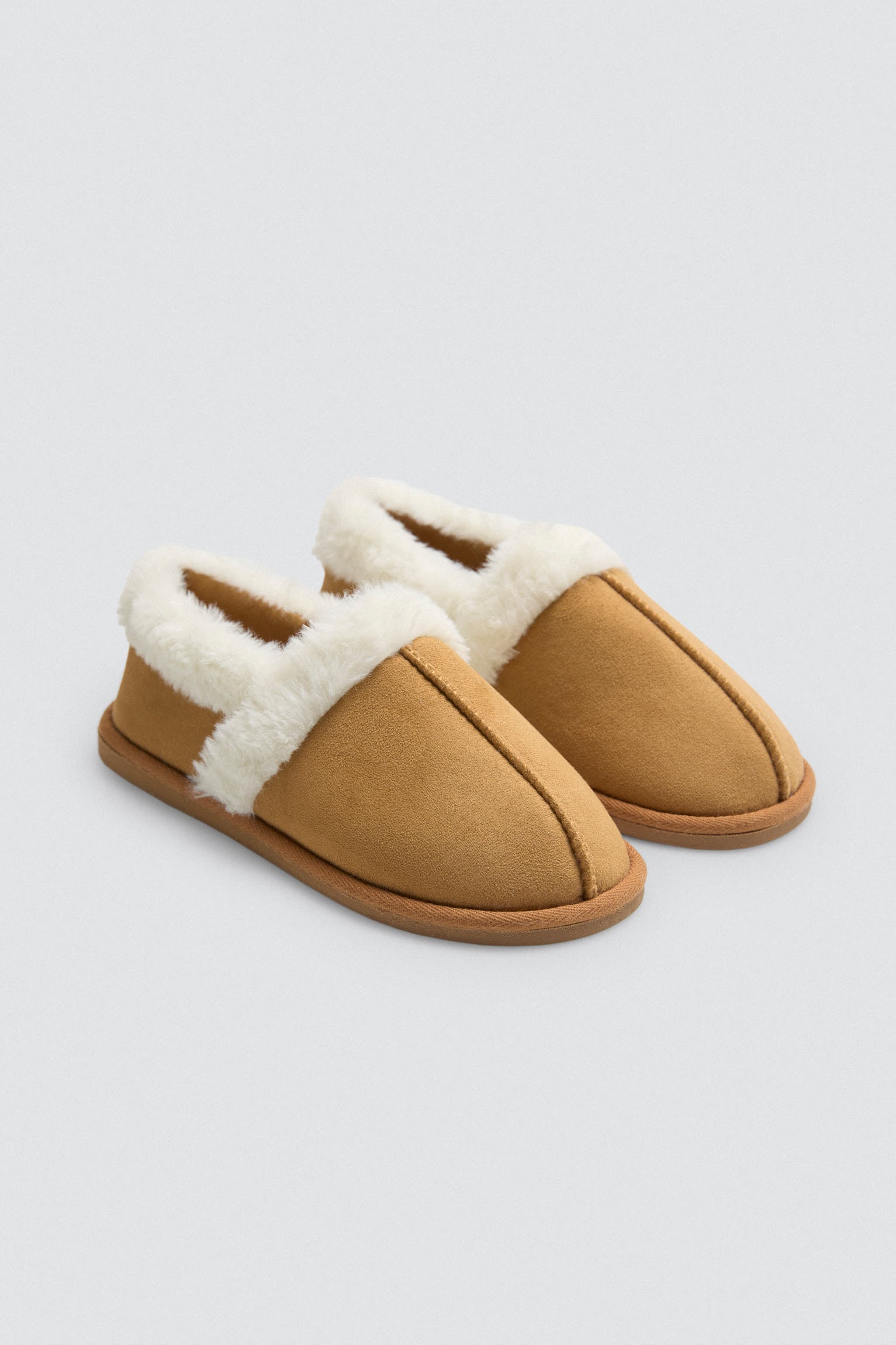 14163-2-zapatillas-de-casa-mujer-detalles-pelo-camel