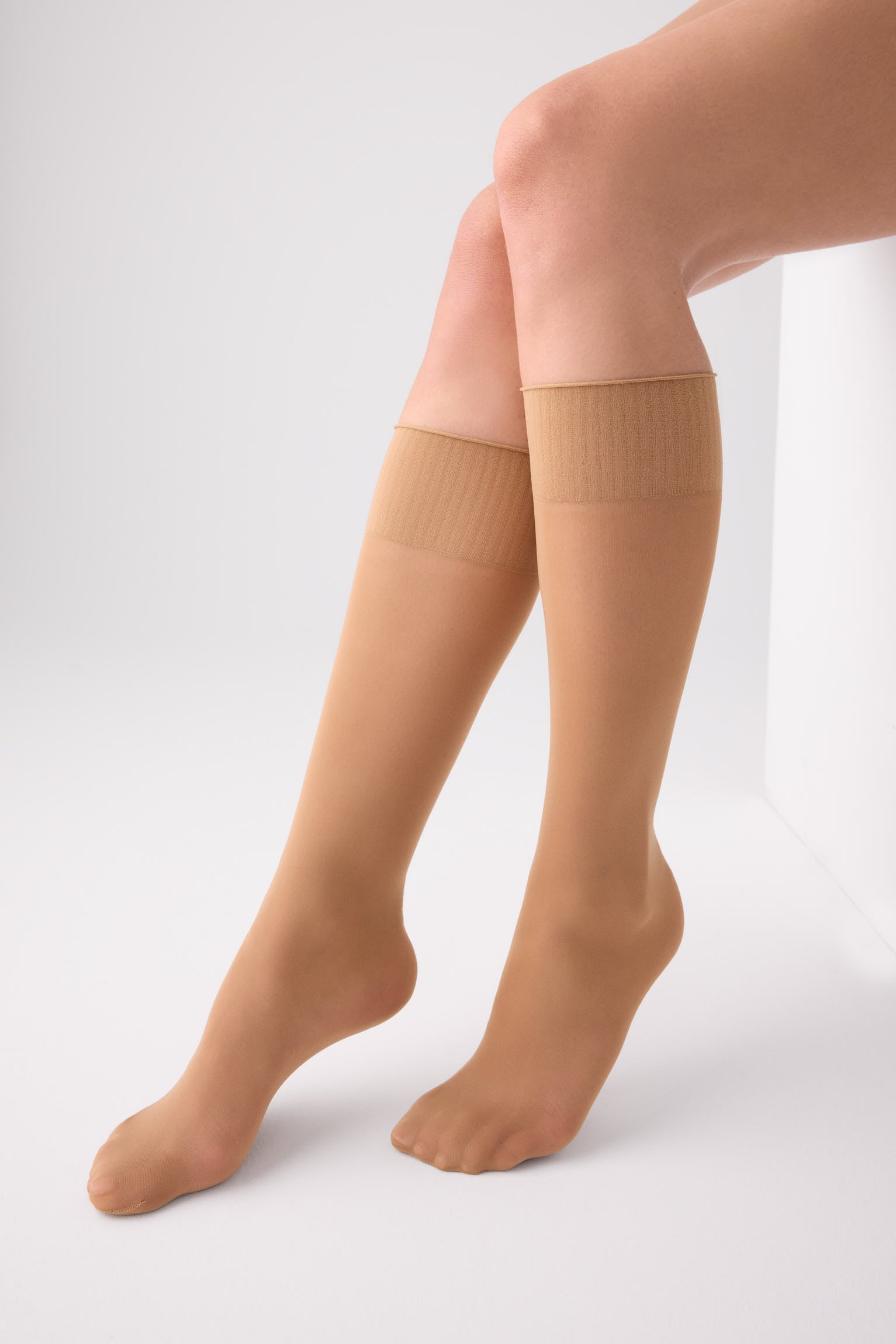 15135-BEIGE-medias-hasta-la-rodilla-40-denier-puntera-invisible-beige