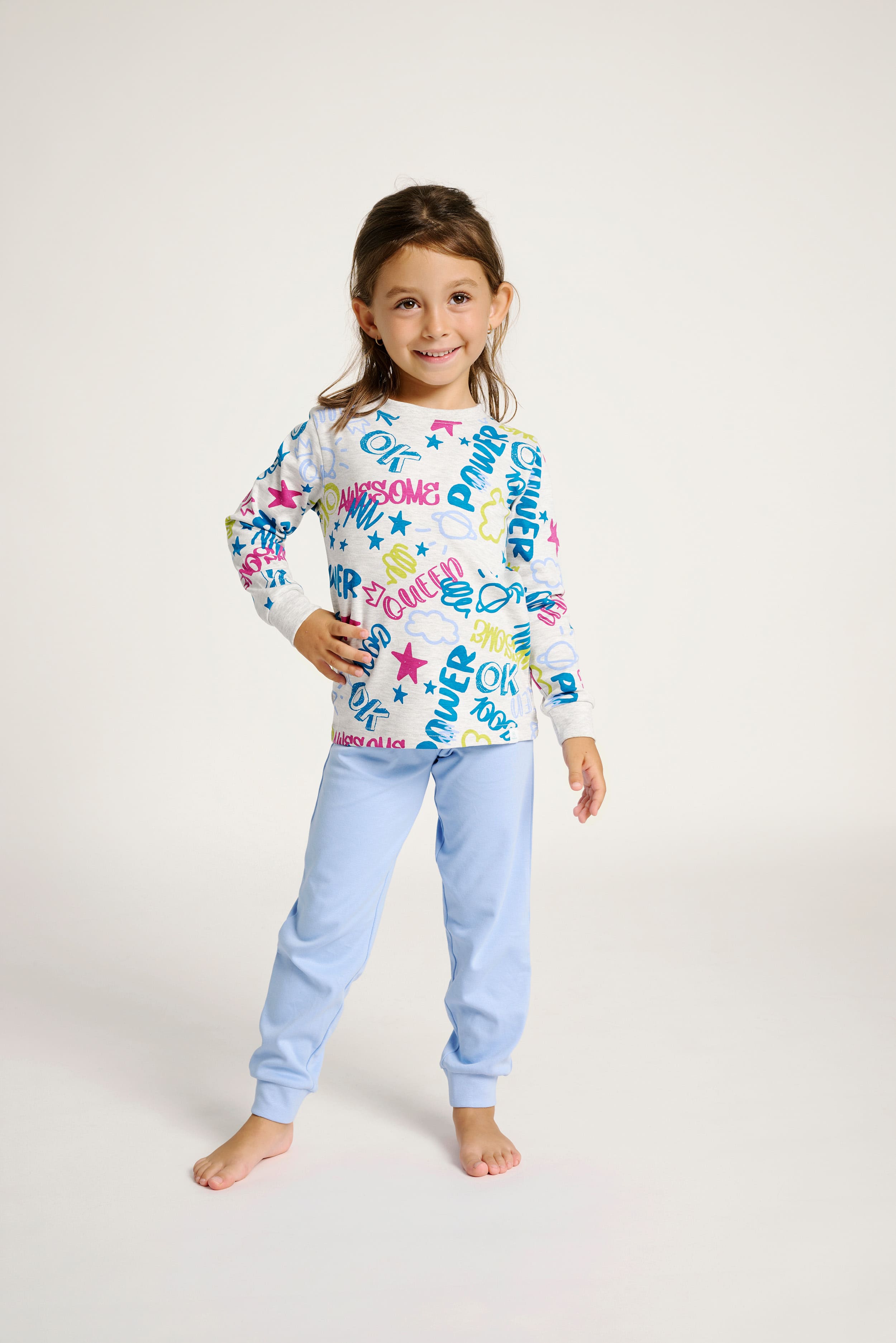 16011008-2-pijama-infantil-estampado-palabras-multicolor