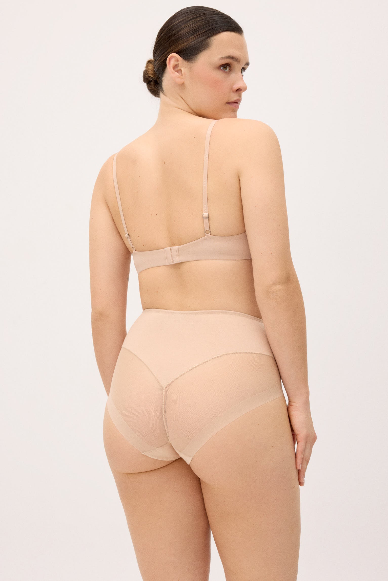 braga-alta-de-control-abdomen-compresion-ligera-nude-ysabel-mora