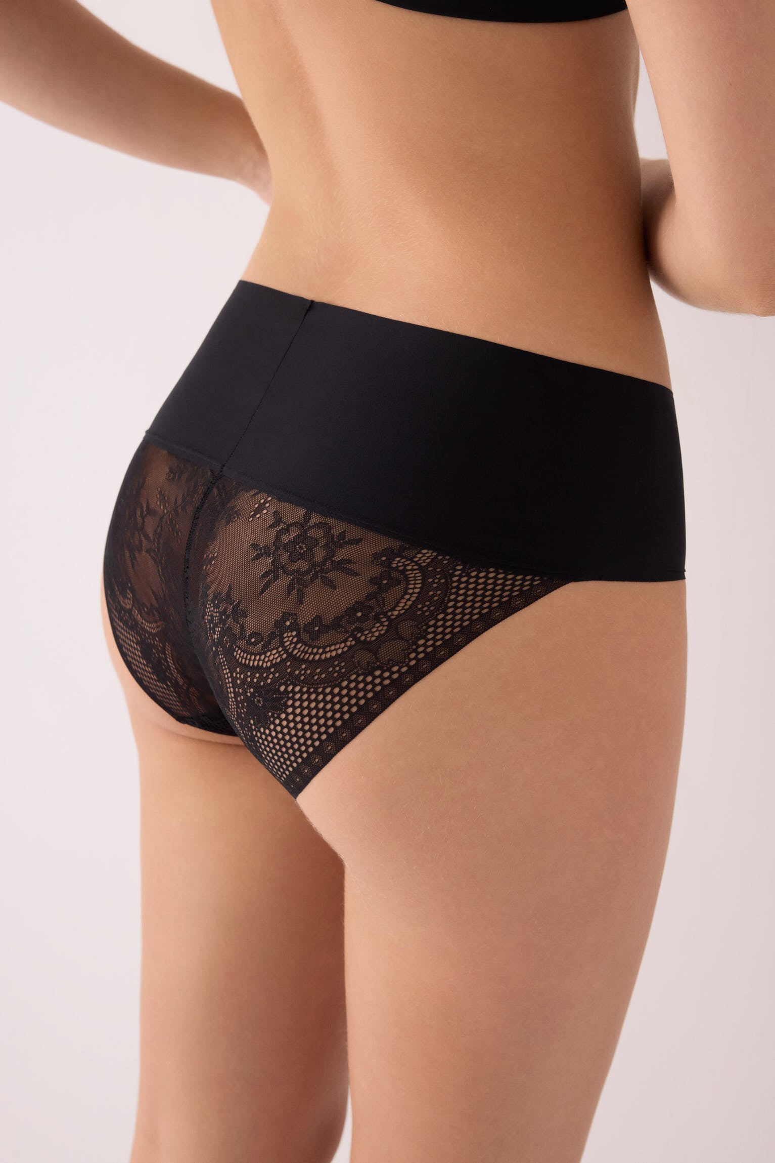 PREORDINE Slip midi taglio laser nero