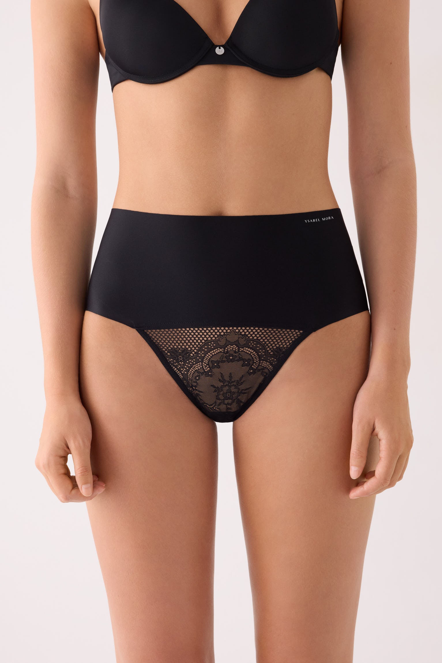 PREORDINE Slip a vita alta taglio laser nero